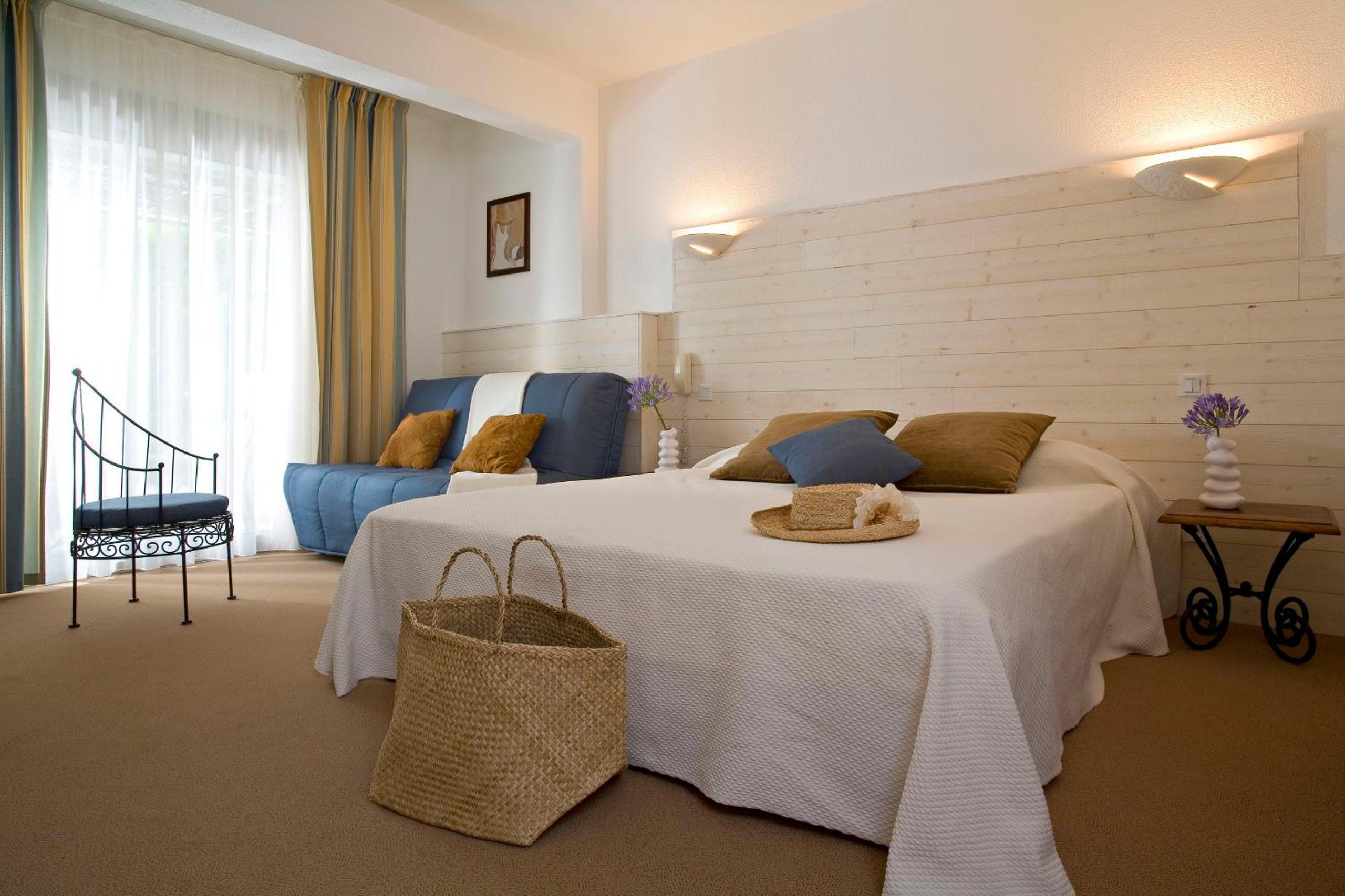 Privilege Double Room With Sofa (2 Adults + 2 Children) - Terrace