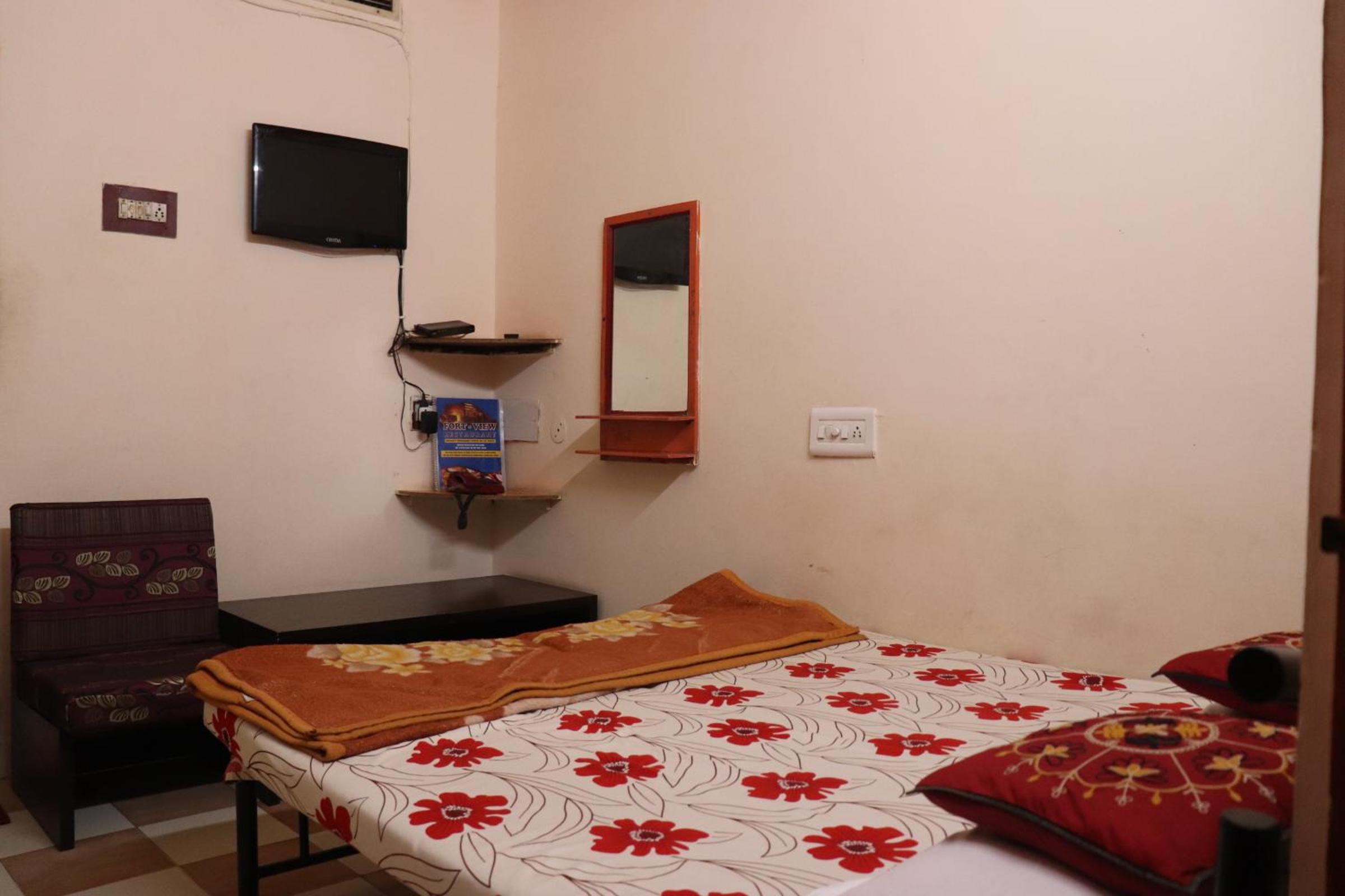 Budget Double Room photo 2
