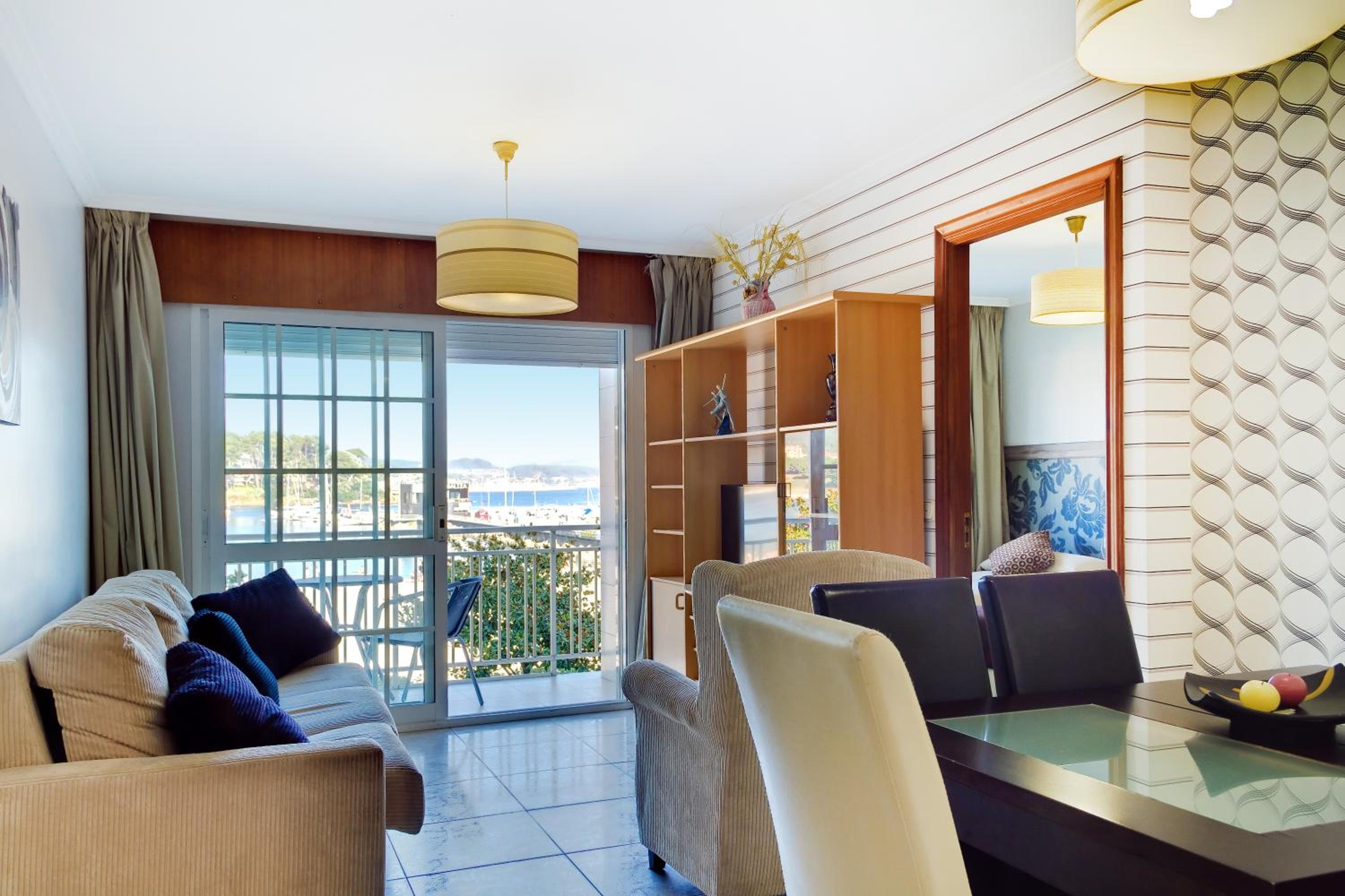 Apartamento de tres habitaciones con vista al mar