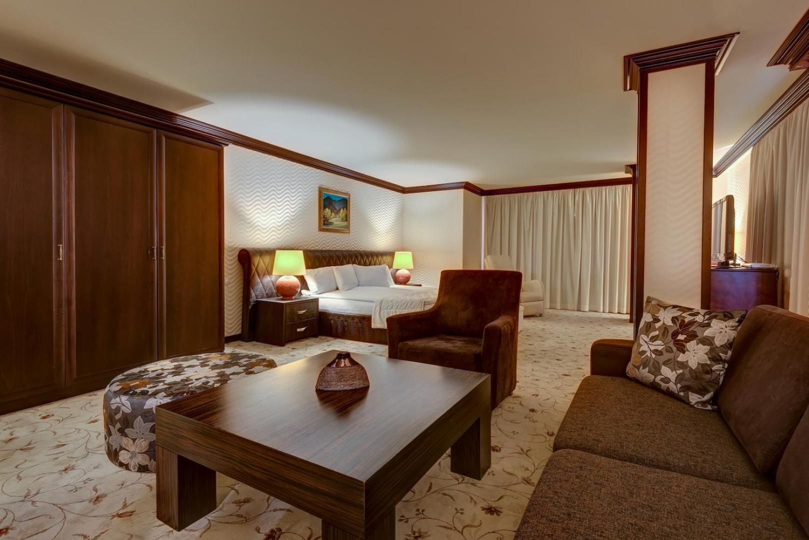 Deluxe King Suite with Mountain view (2 Adults) photo 2