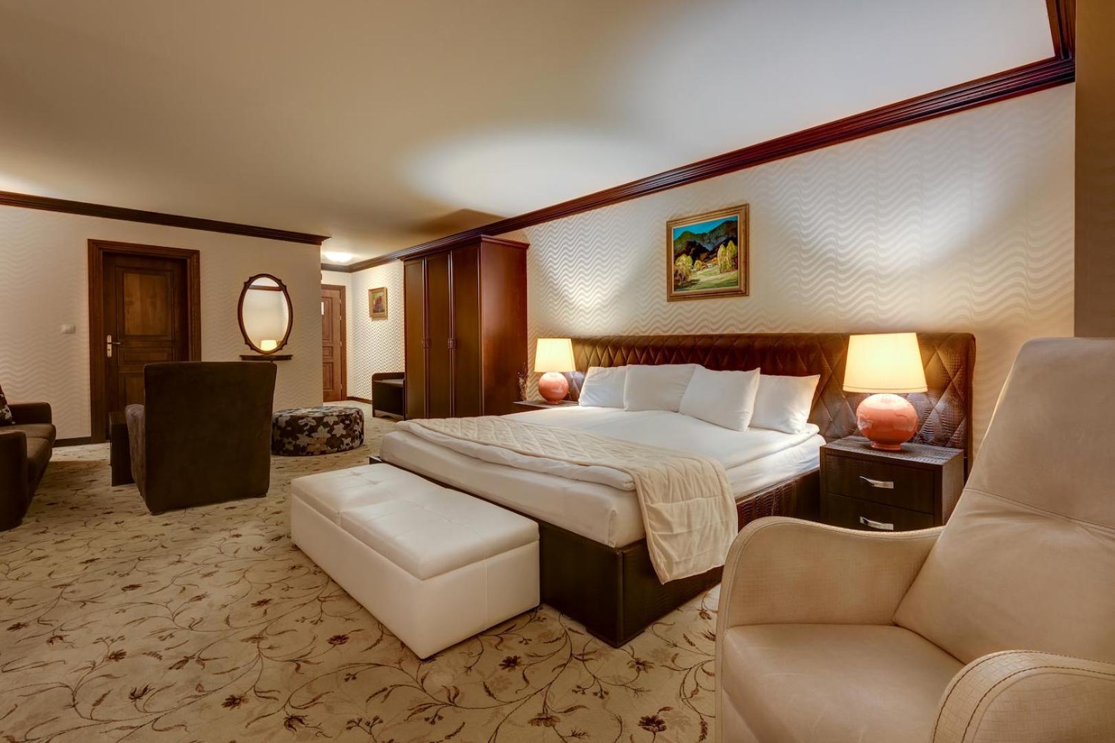 Deluxe King Suite with Mountain view (2 Adults) photo 1