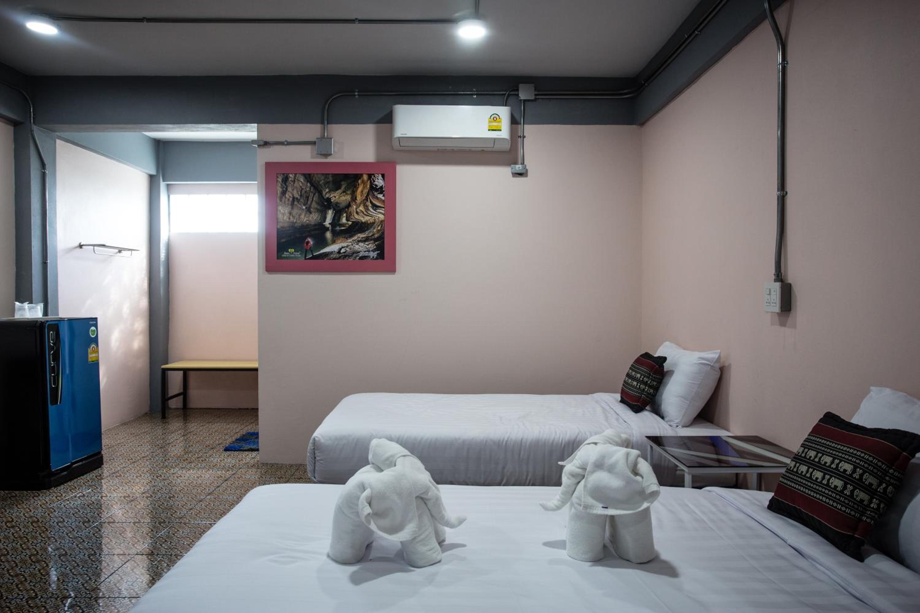 Twin Room - Photo 10
