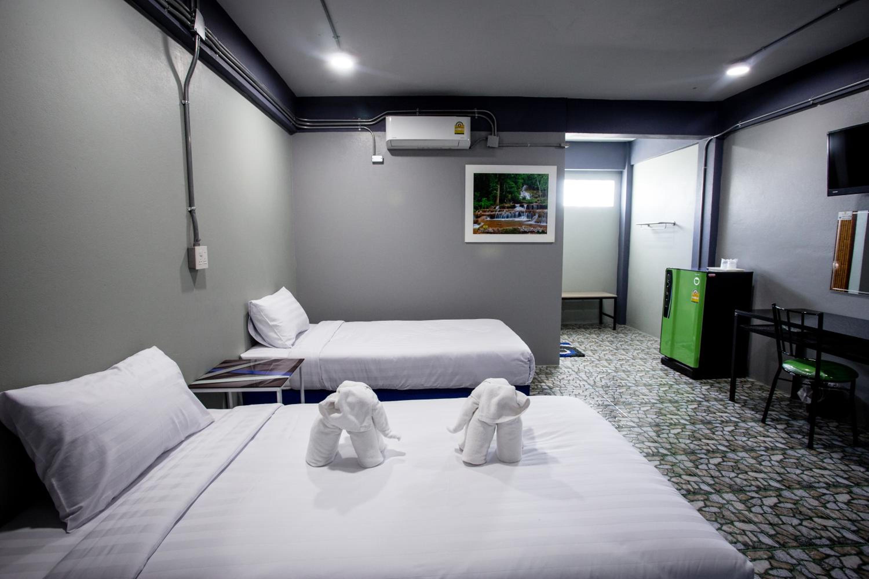 Twin Room - Photo 9