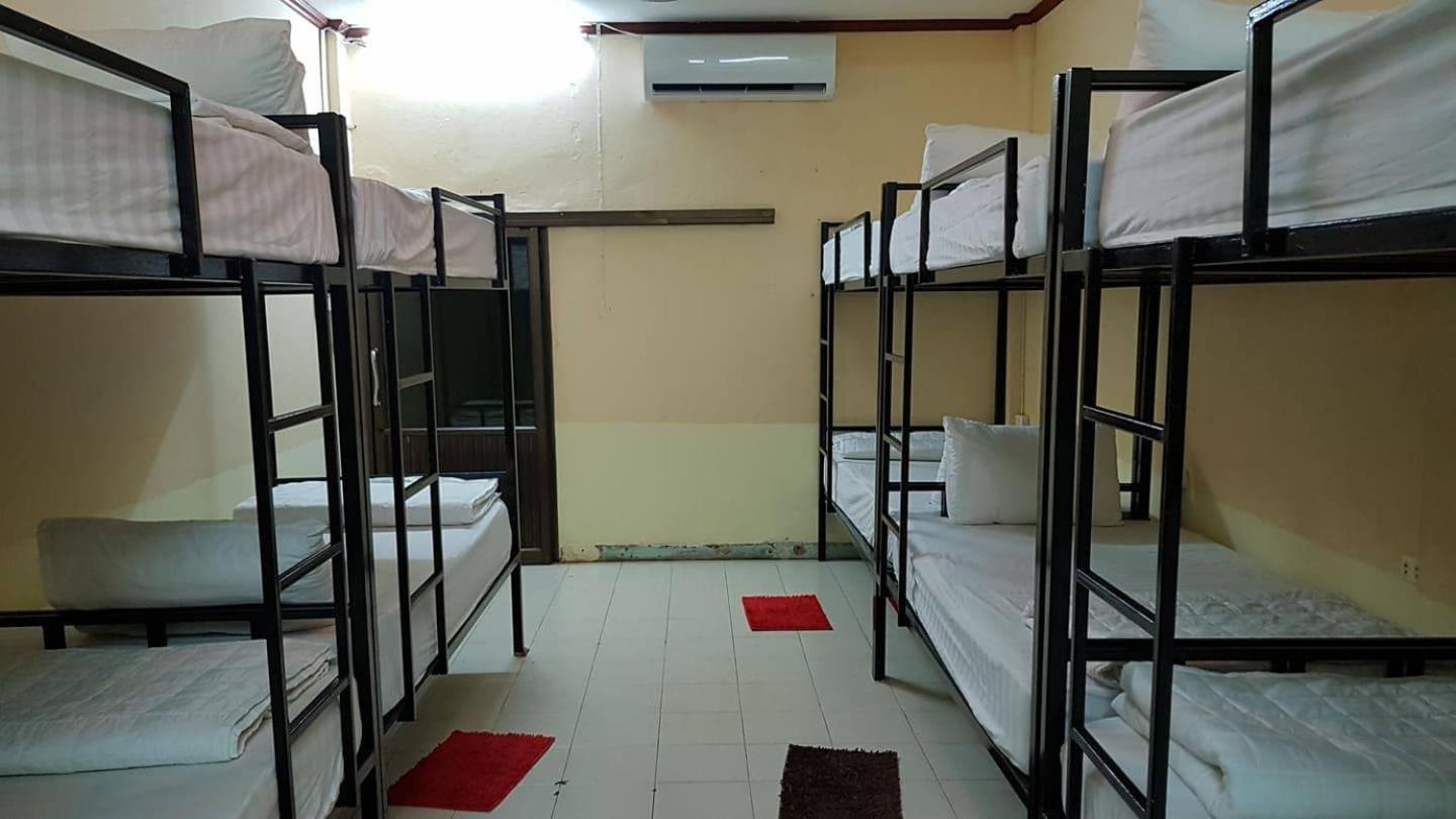 Bed In 14-Bed Mixed Dormitory Room photo 3