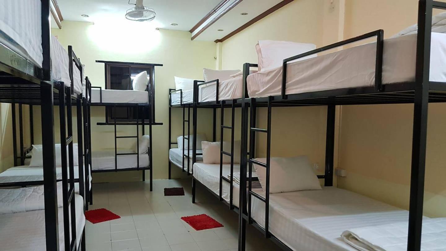 Bed In 14-Bed Mixed Dormitory Room photo 2