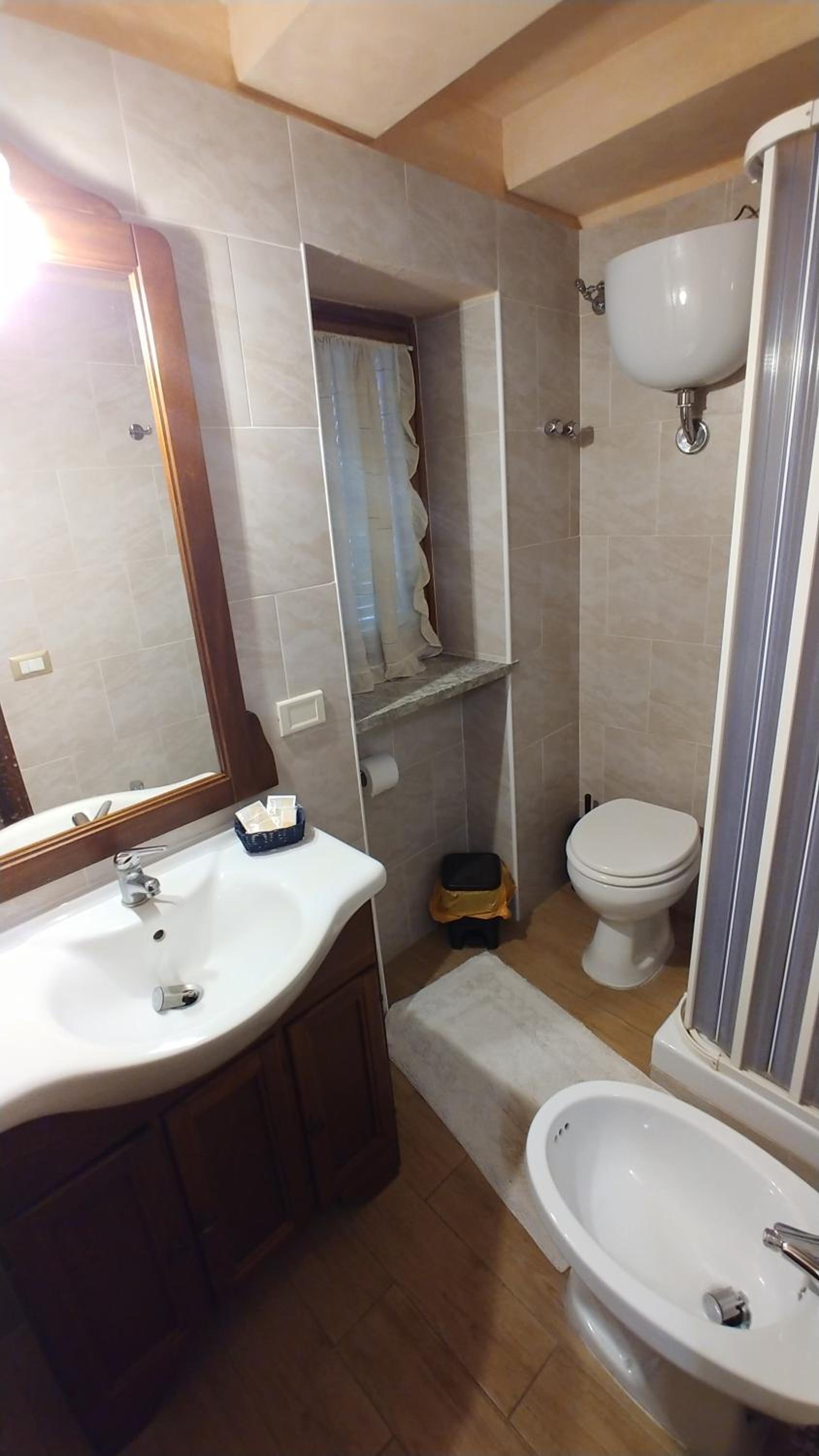Standard Triple Room - Photo 4