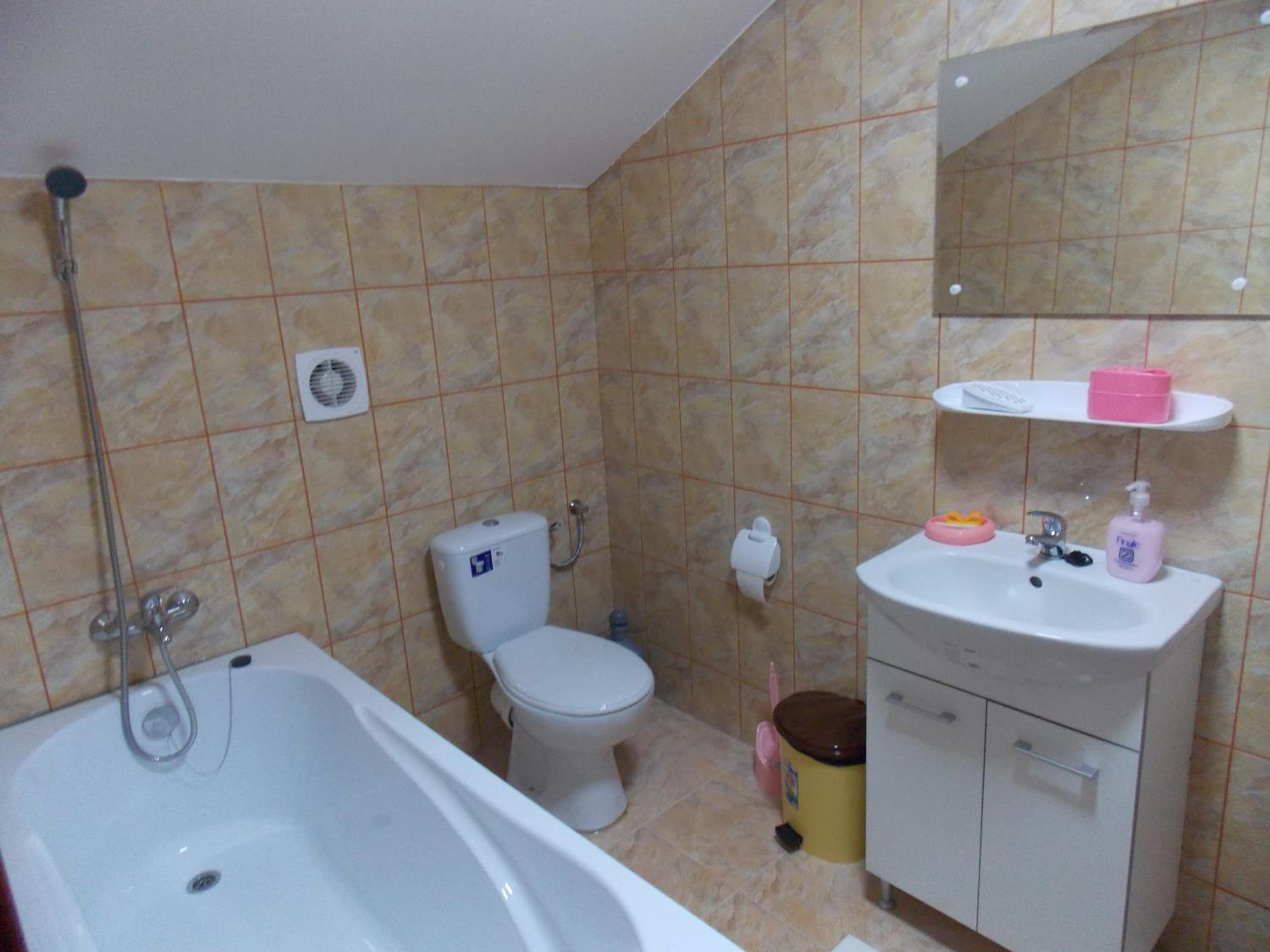 Double or Twin Room with Private Bathroom - Photo 3