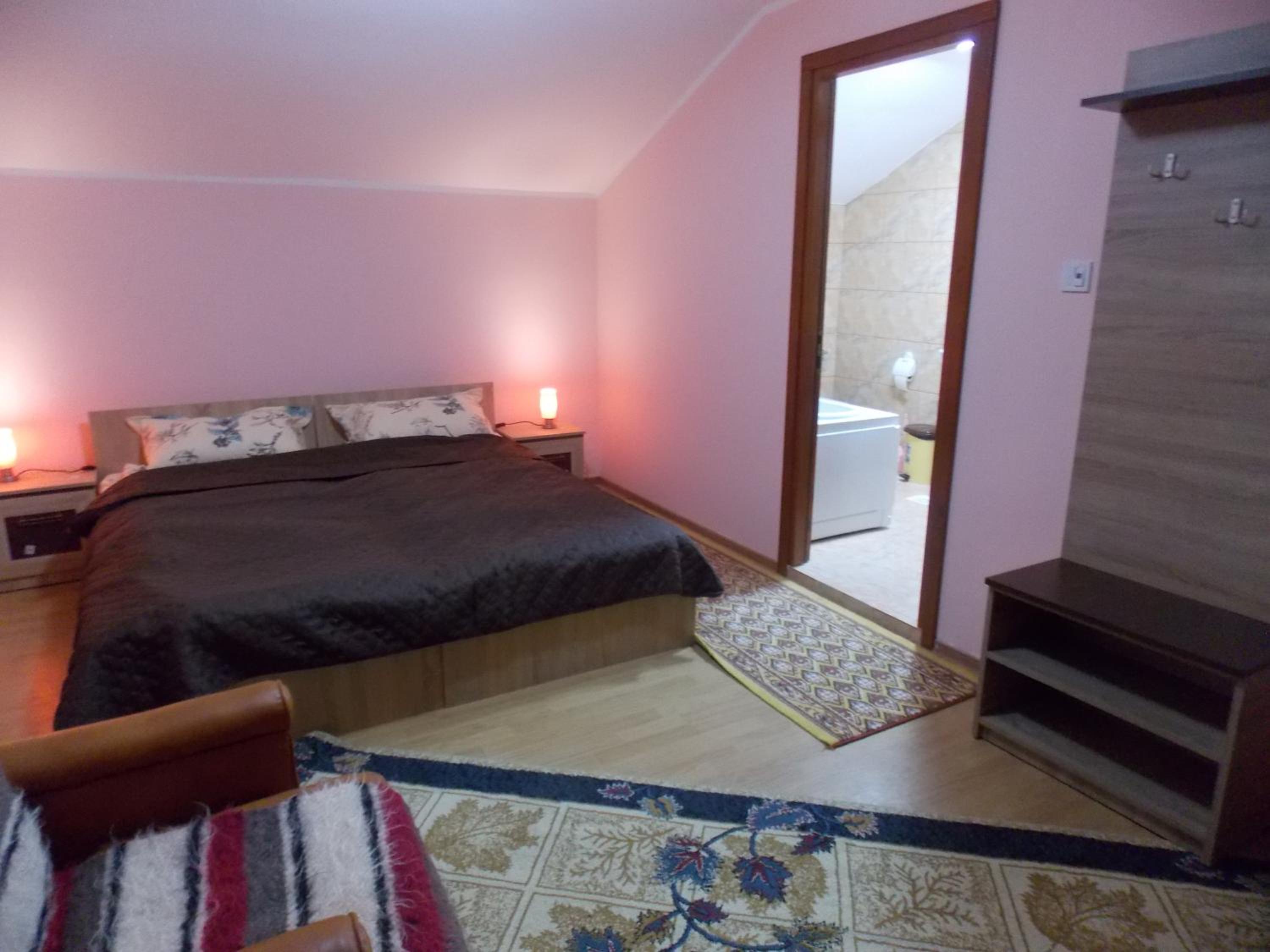 Double or Twin Room with Private Bathroom - Photo 5