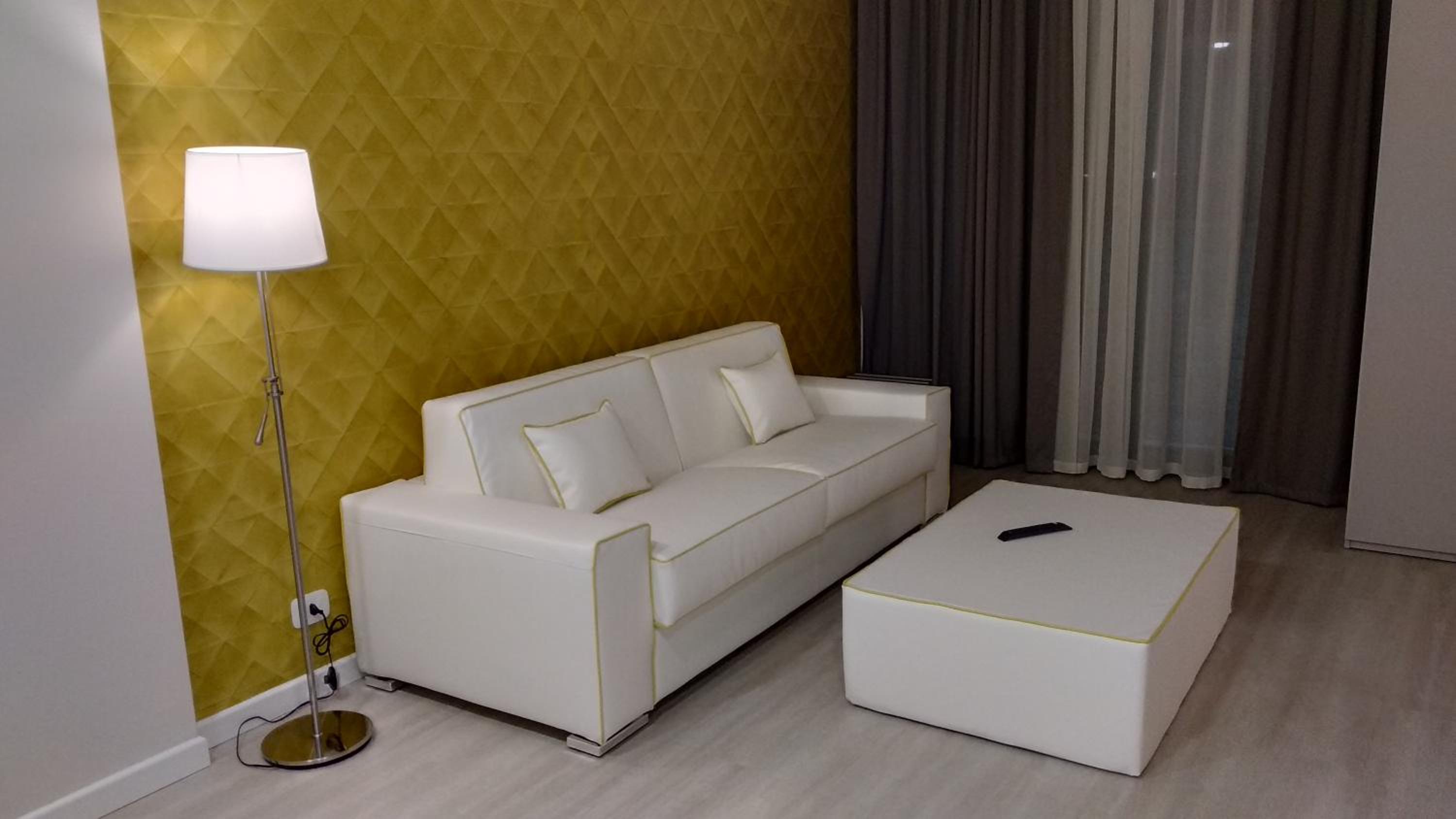 Deluxe Suite with Spa Bath - Photo 23