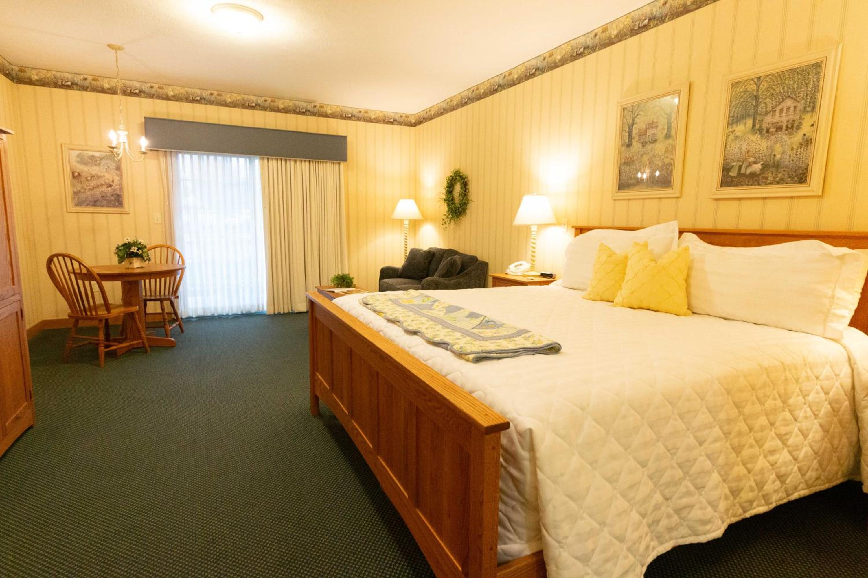 Deluxe King Room photo 3
