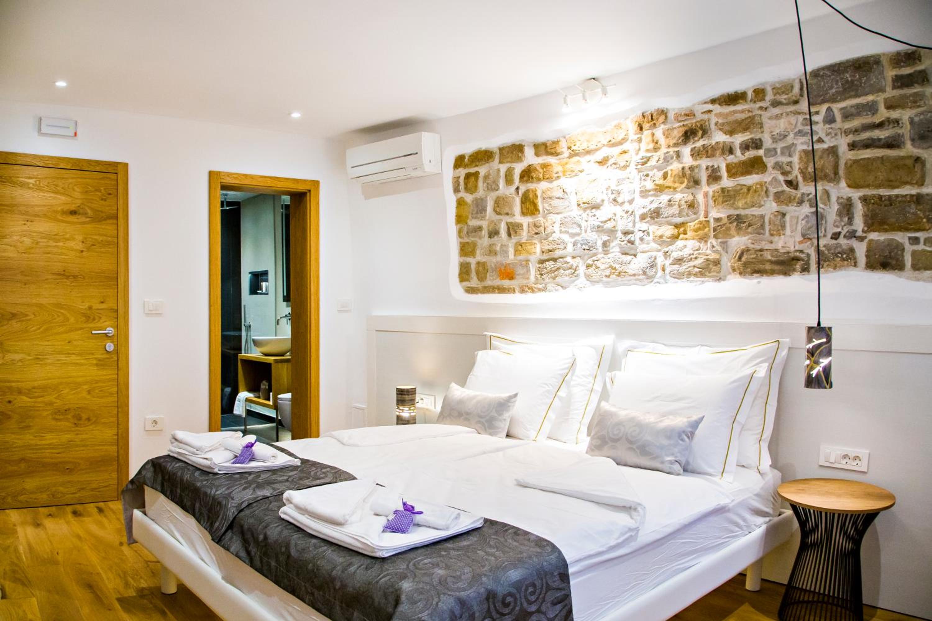 Superior King Room - Photo 6