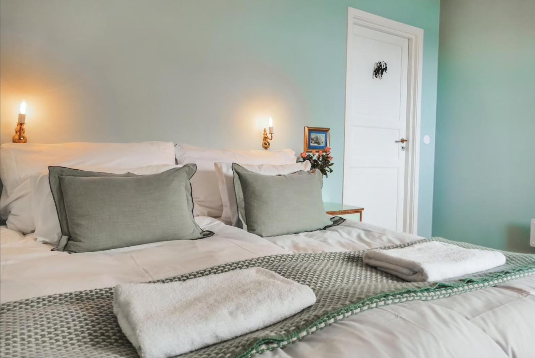 Double or Twin Room with Shared Bathroom photo 1
