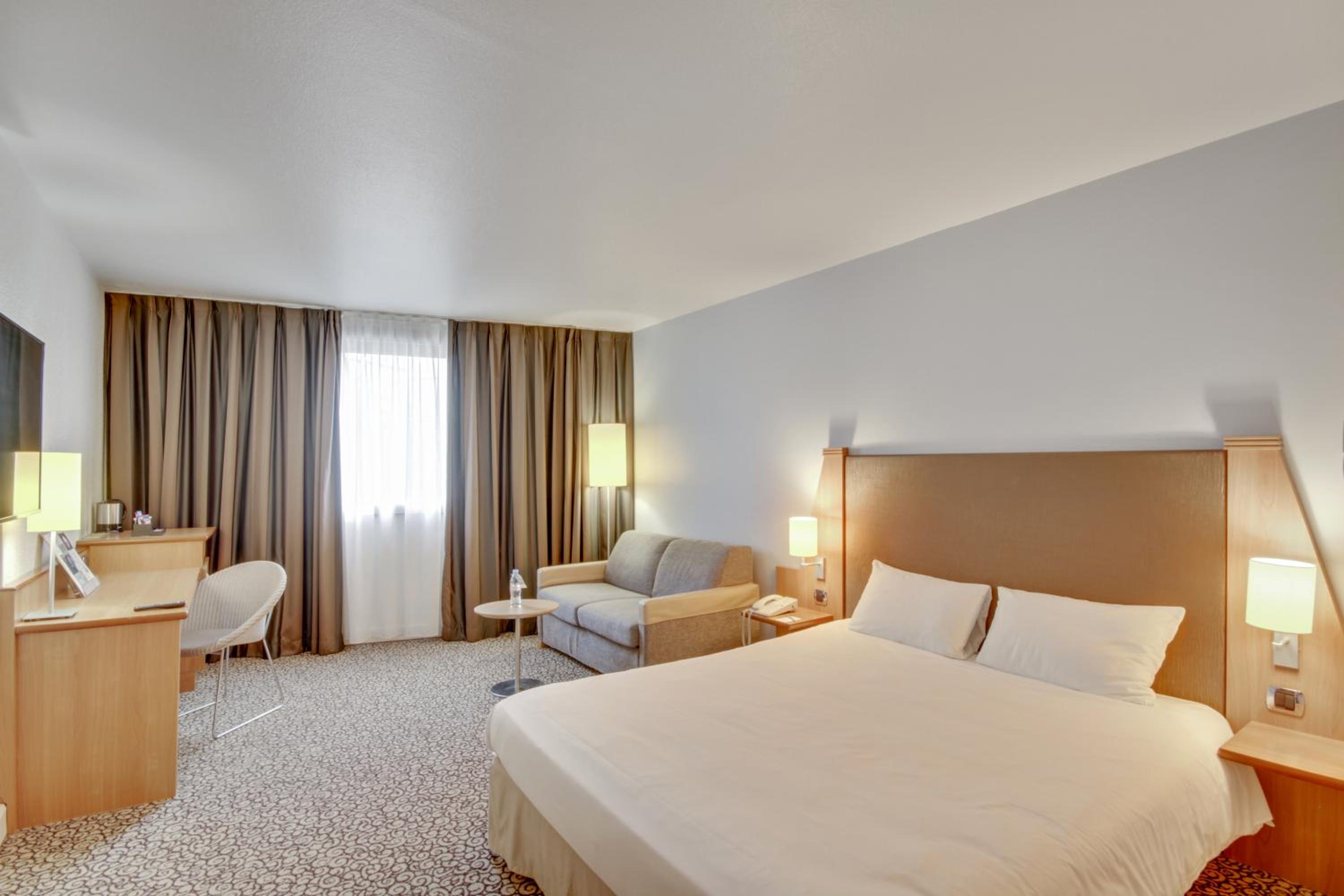 Family Room with Double Bed and Sofa  - Photo 7