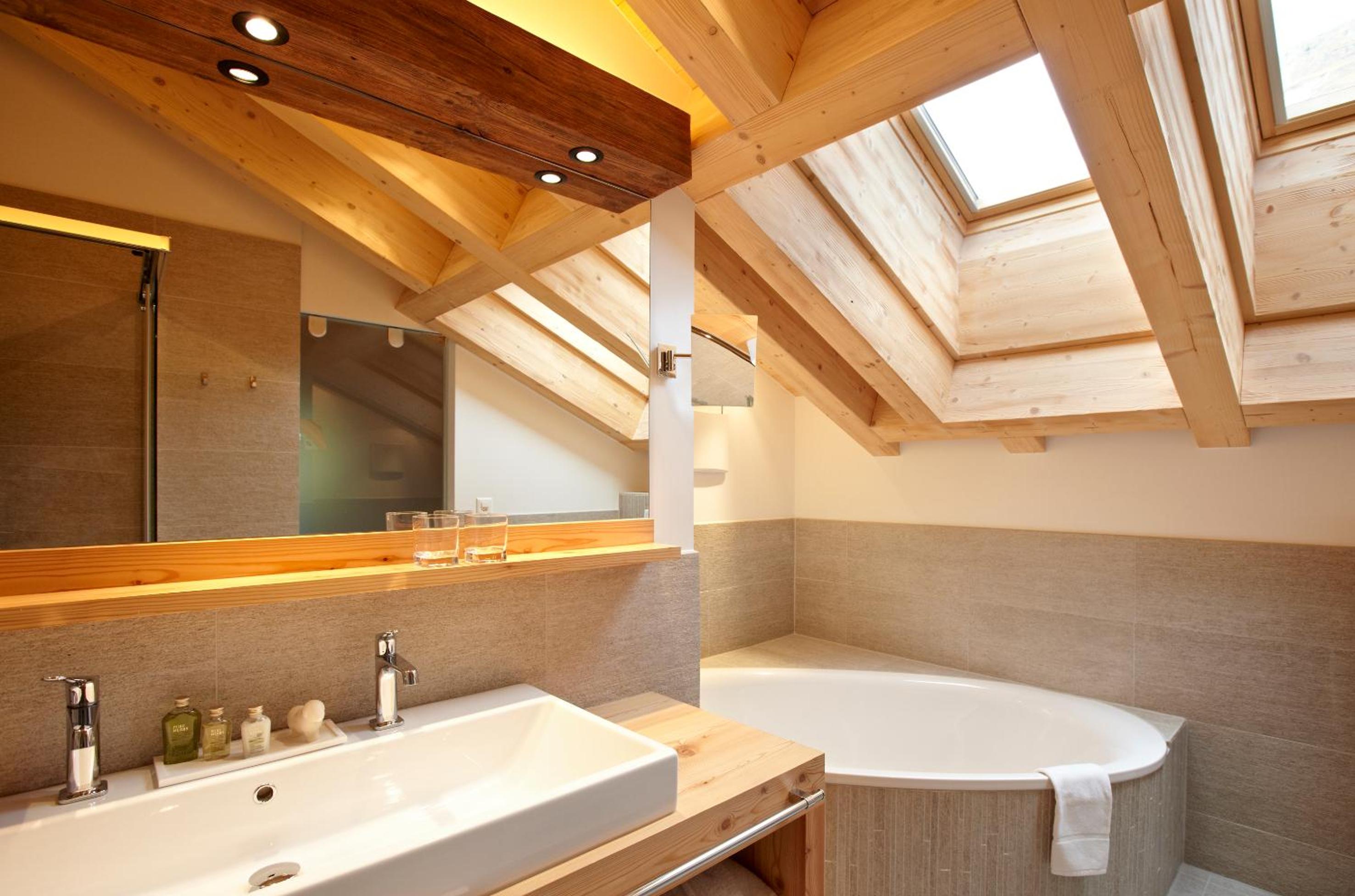 Deluxe Family Room - Photo 2