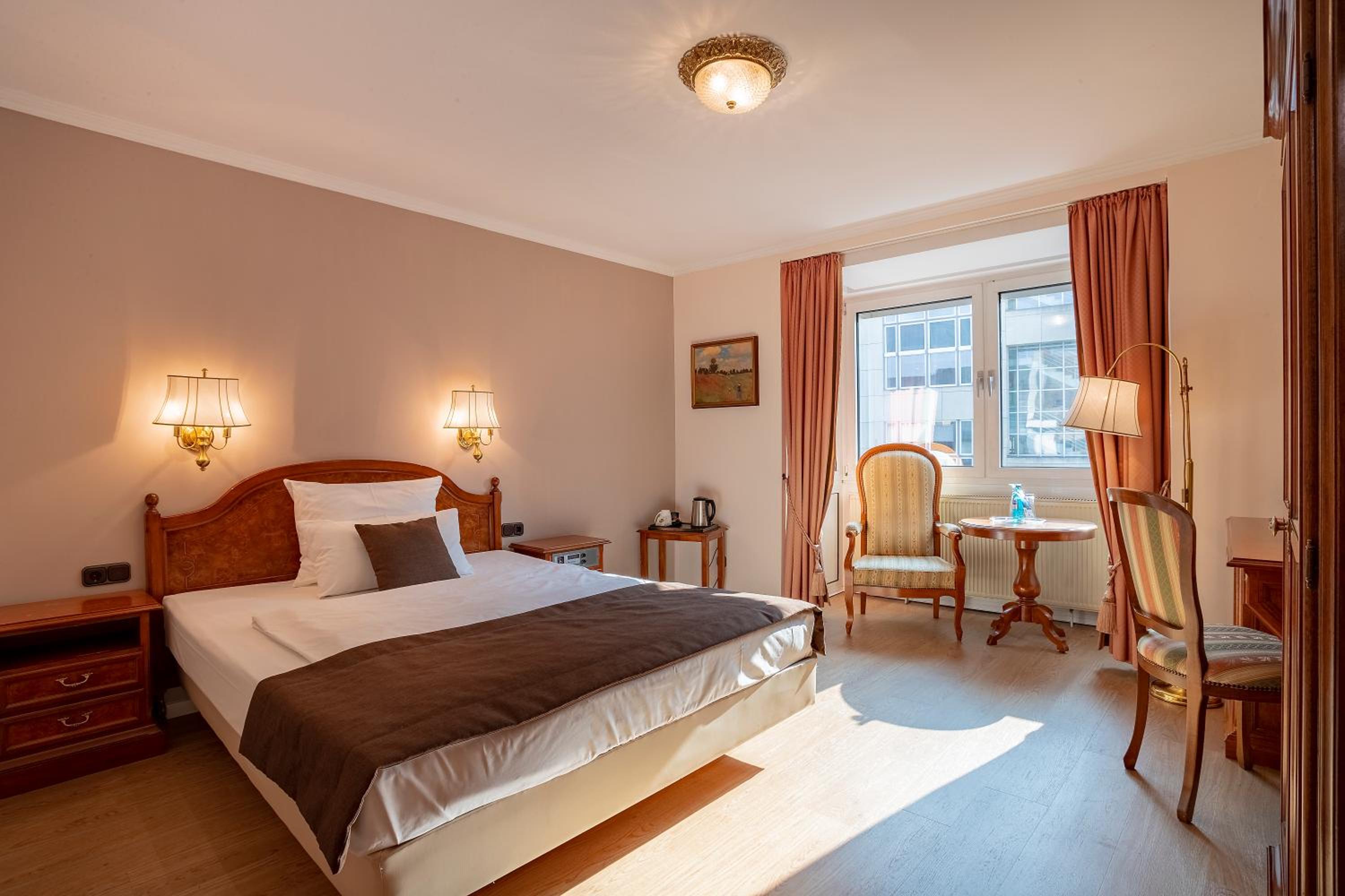Standard Single Room thumbnail 5