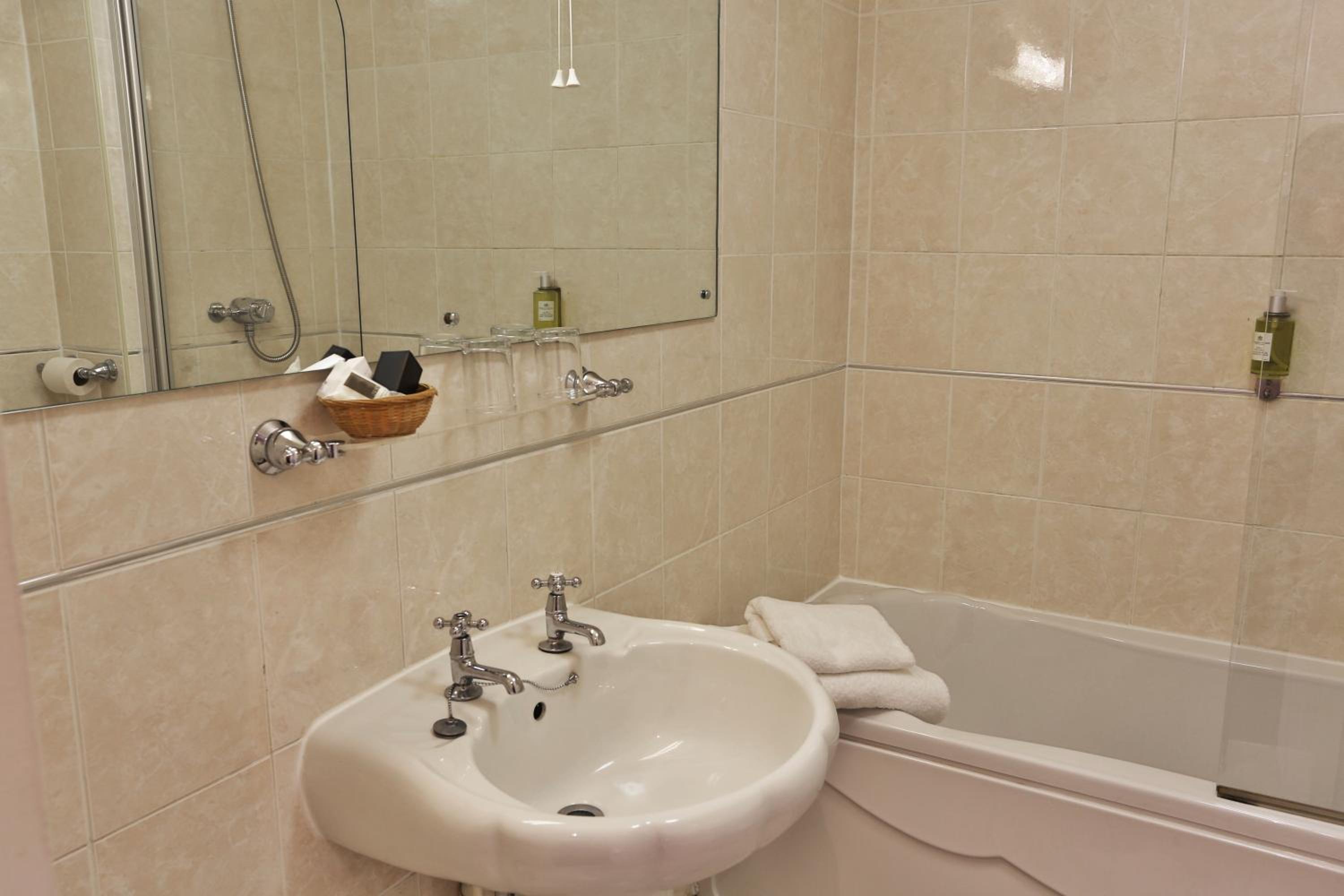 Standard Double Room - Photo 4