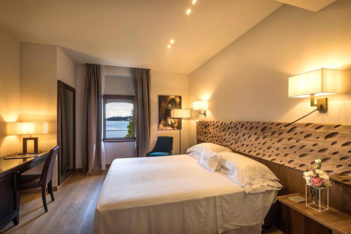 Superior Double Room with Lake View