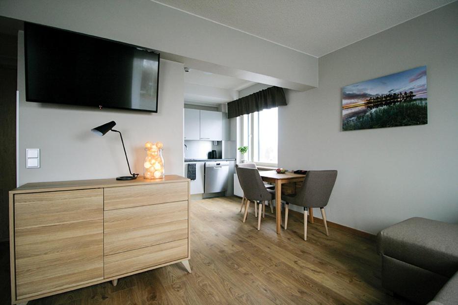 One-Bedroom Suite - Photo 8