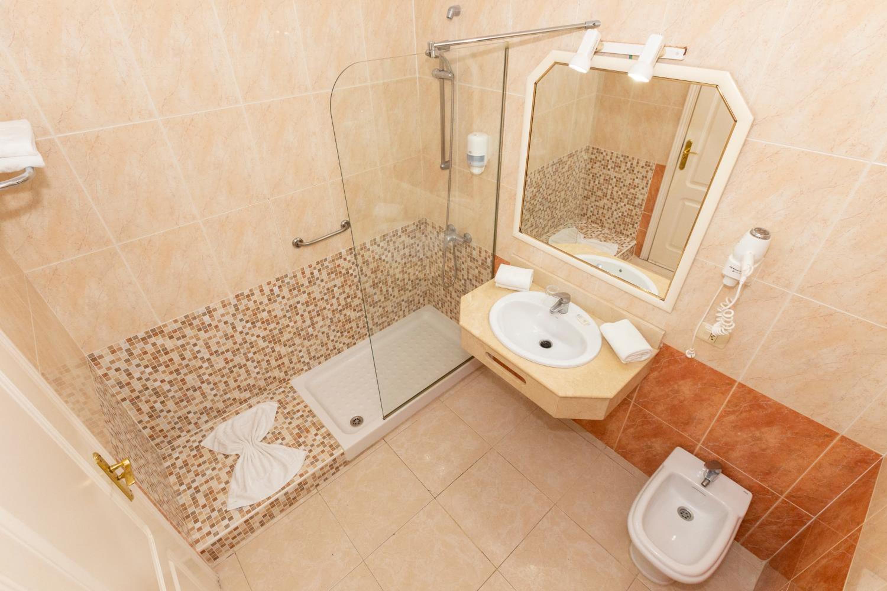 One-Bedroom Apartment (2 Adults + 1 Child)