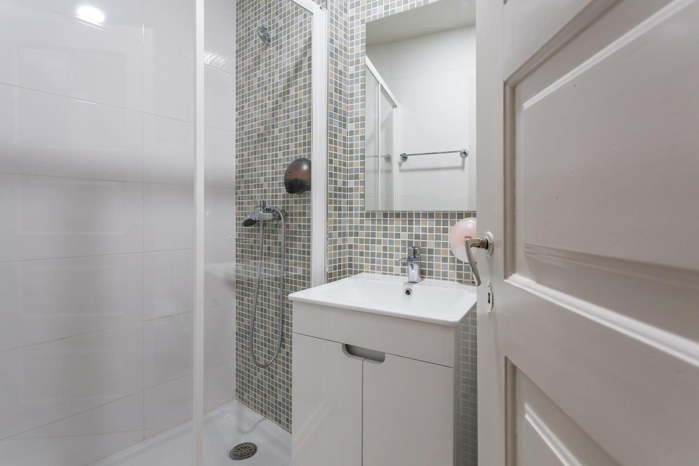 Family Room With Private Bathroom photo 3