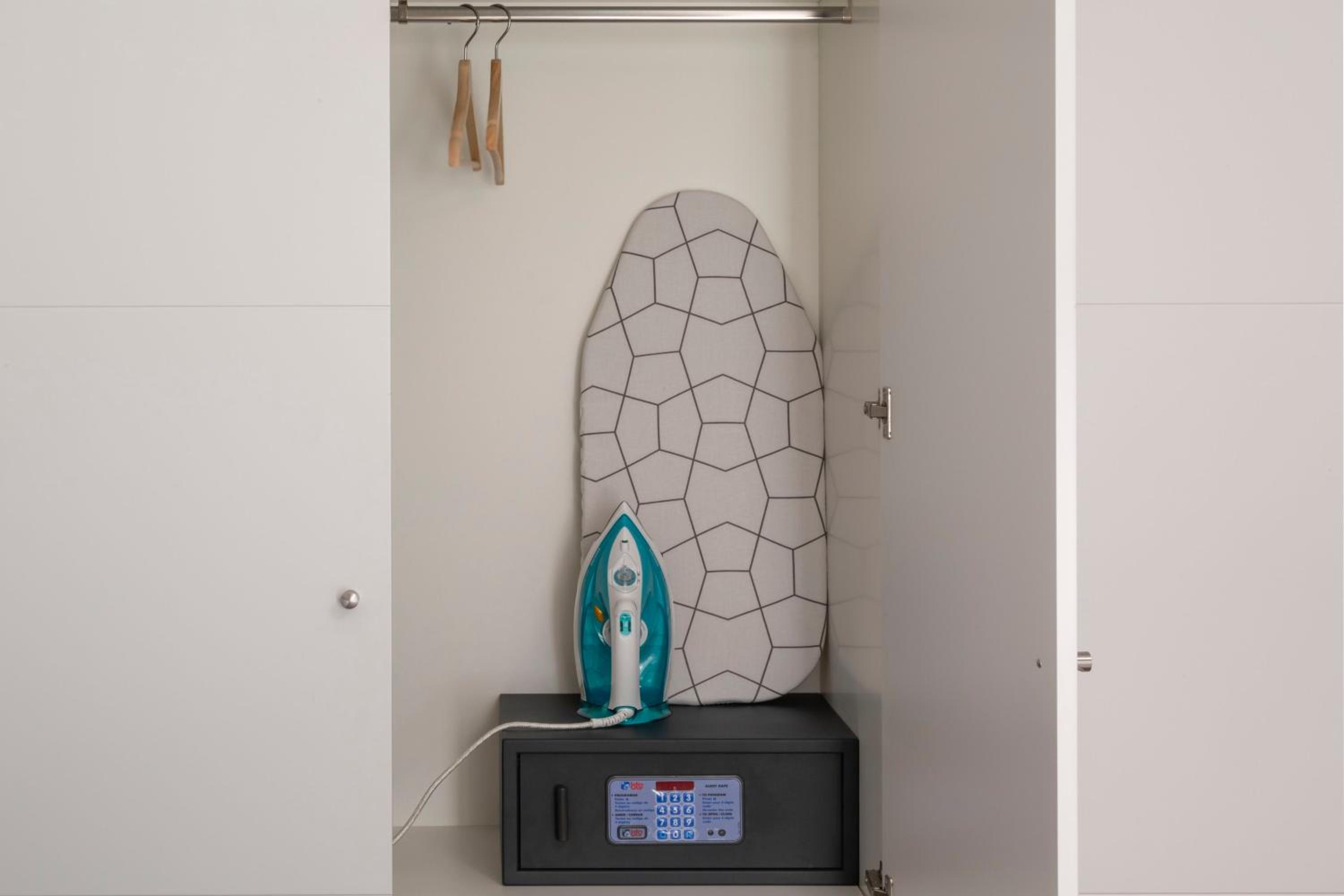 Deluxe Two-Bedroom Apartment