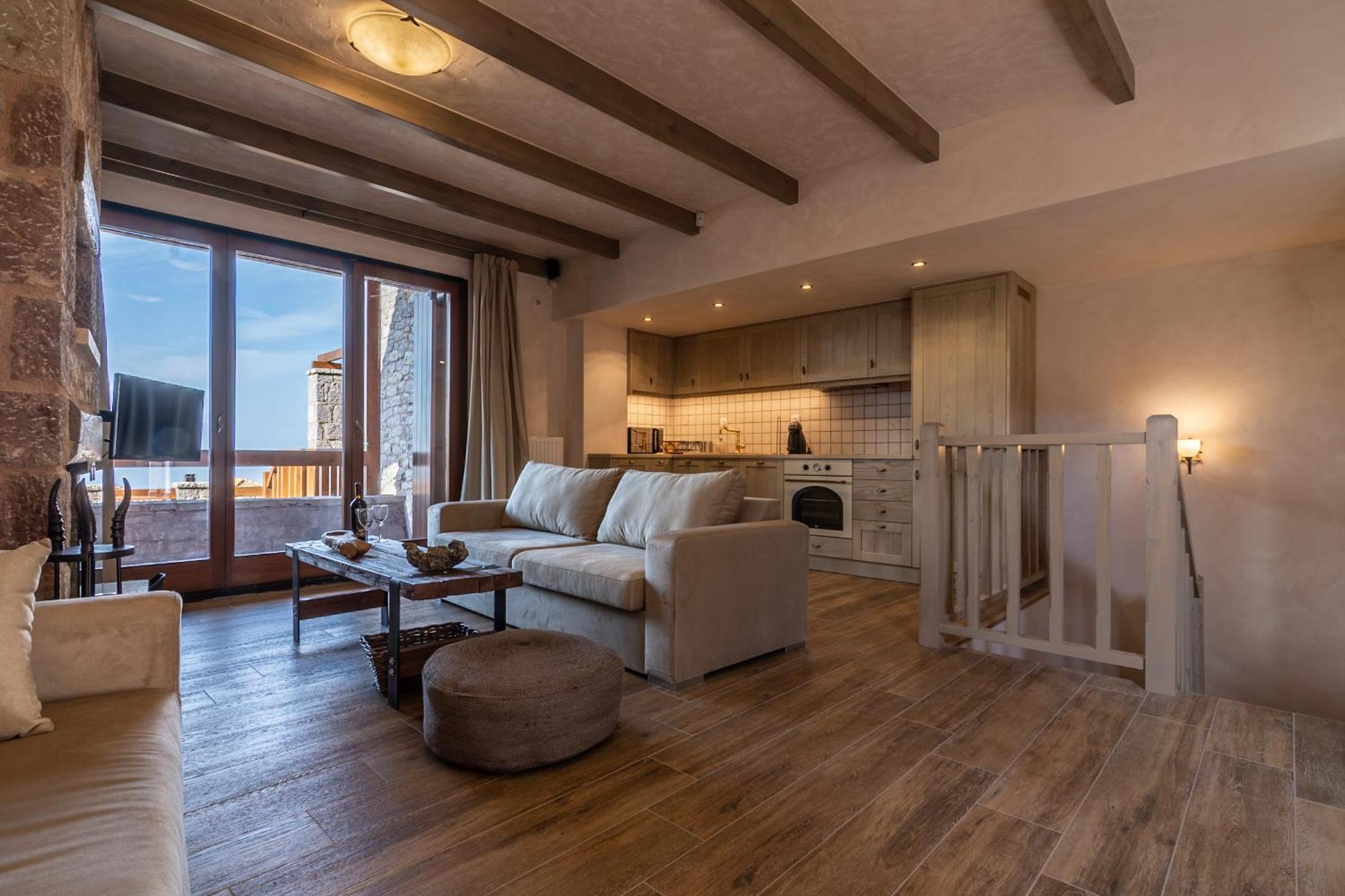 Apartment with Mountain View