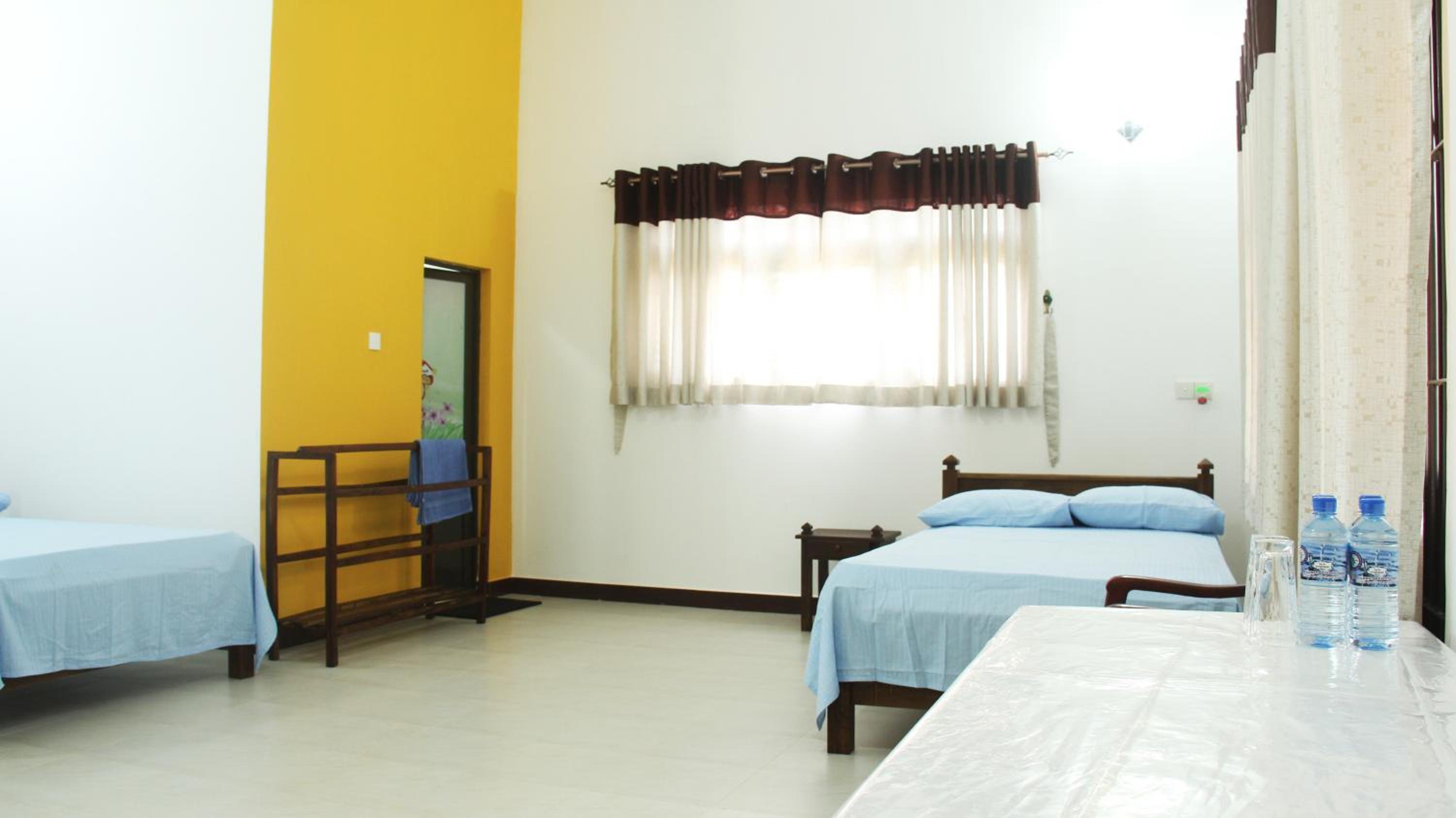 Family Room with Air Conditioning photo 2
