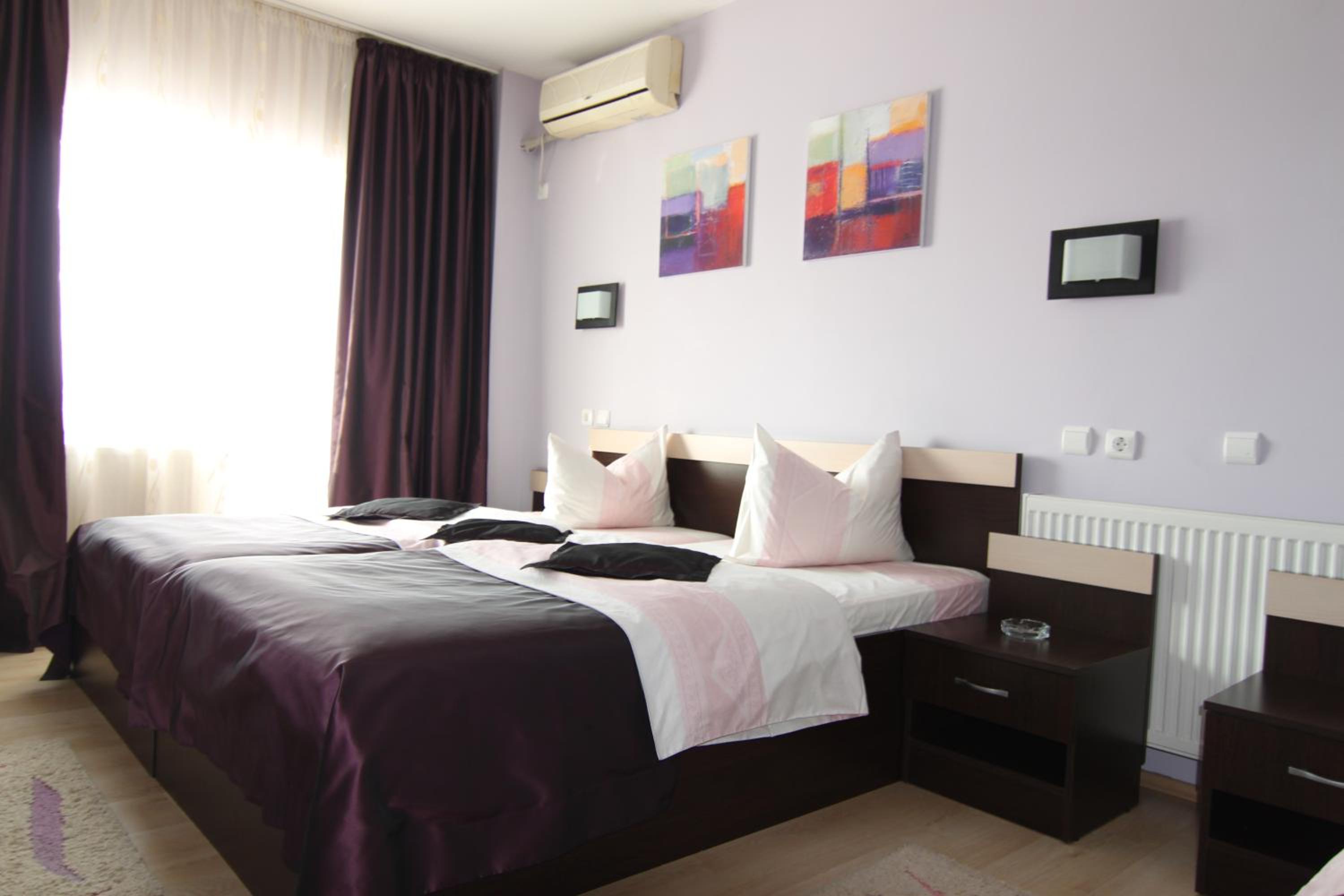 Basic Triple Room photo 1