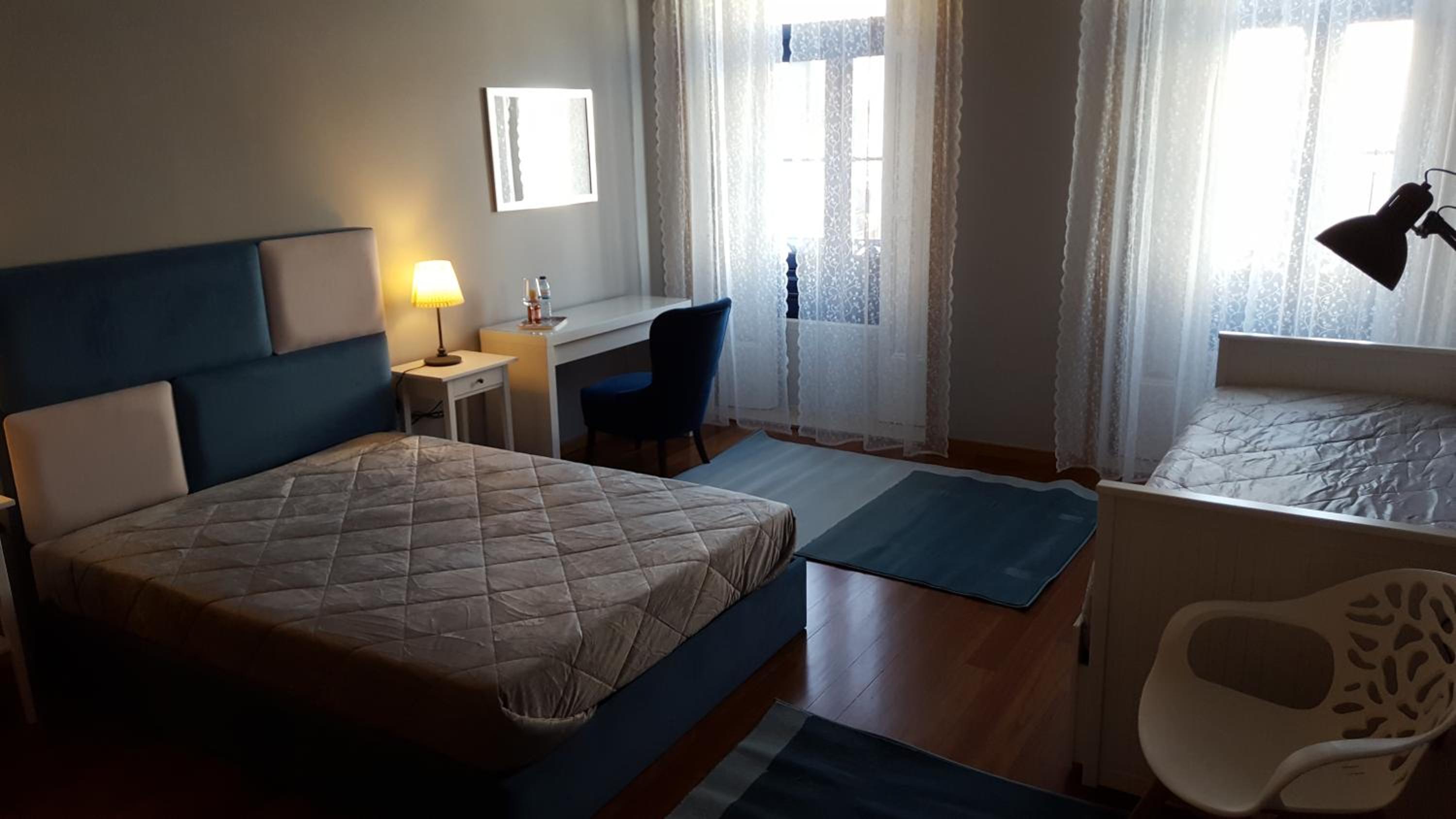 Large Double Room - Photo 9