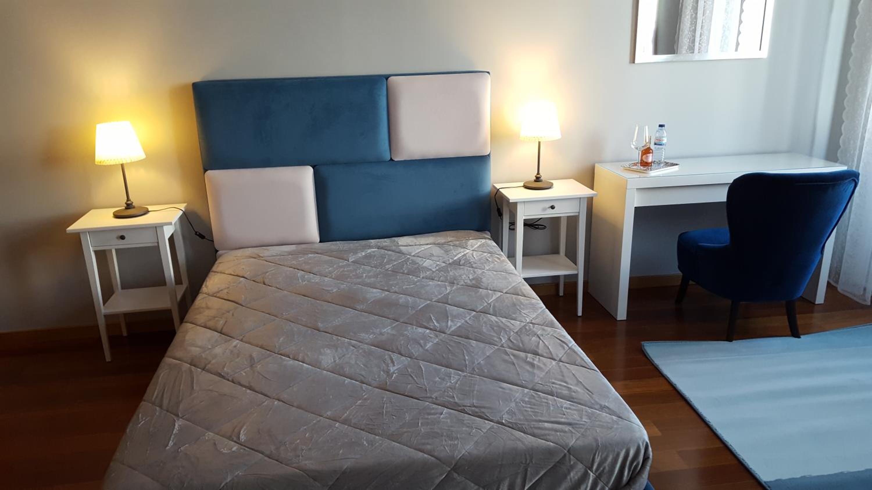 Large Double Room - Photo 6