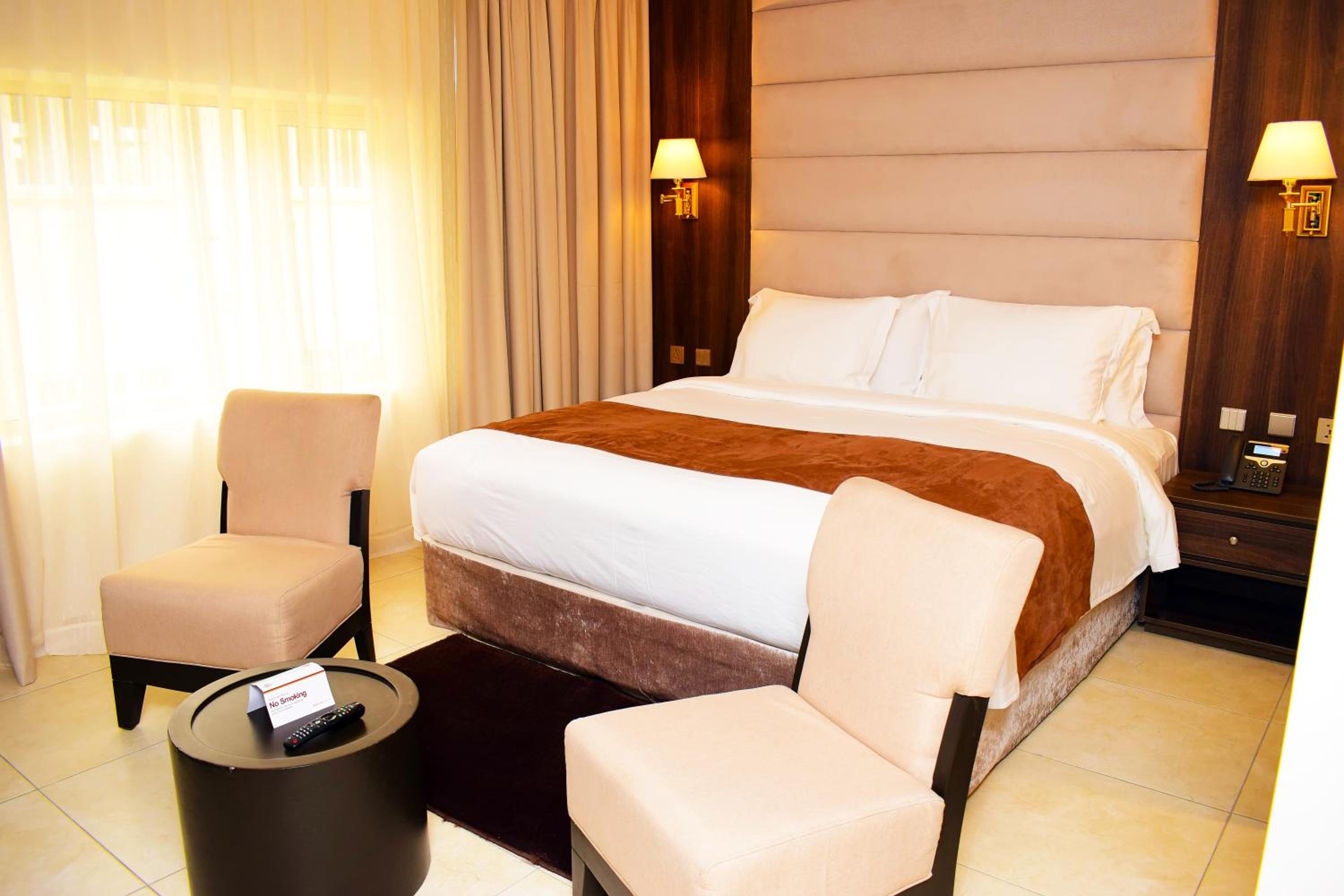 Executive Suite - Photo 11
