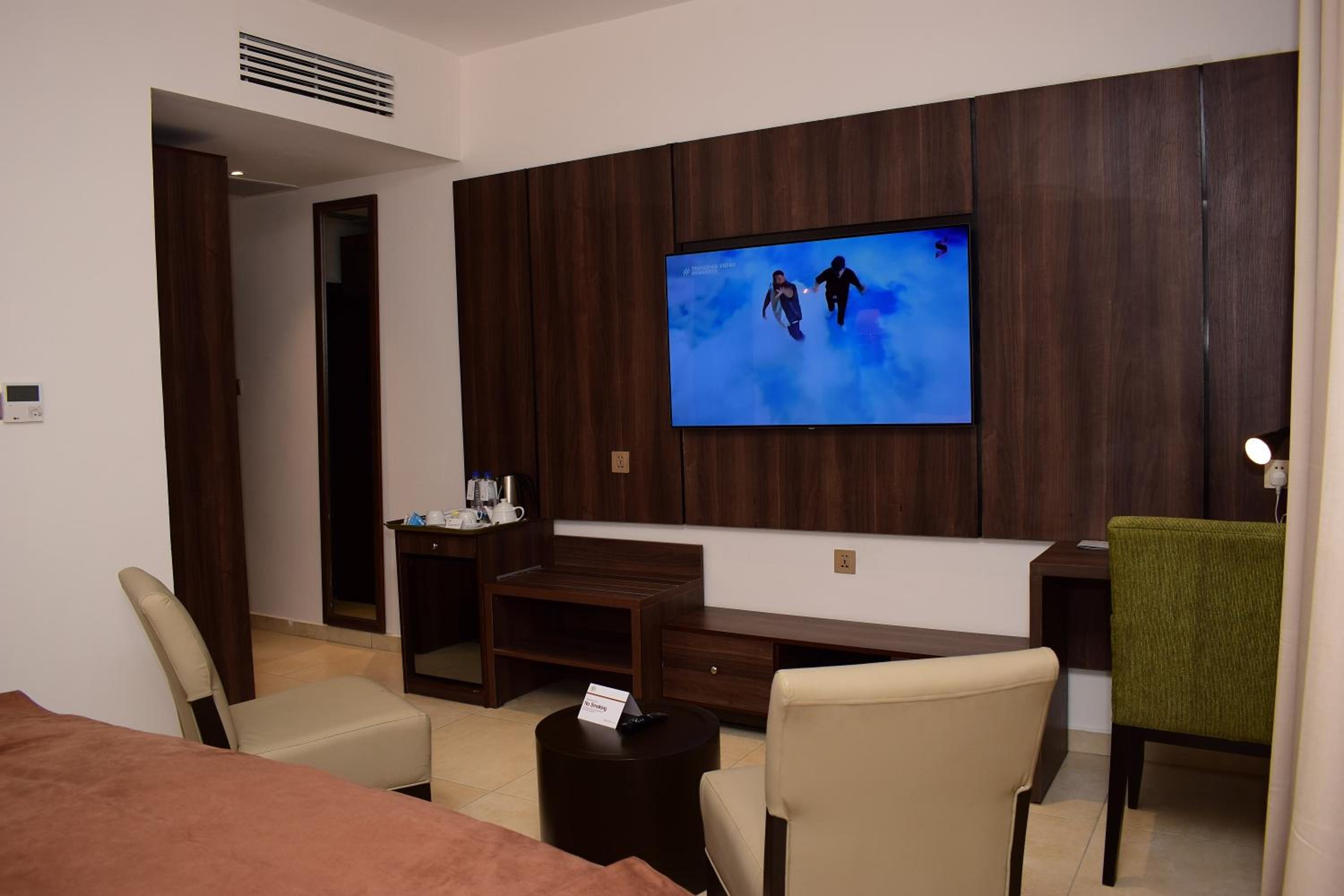 Deluxe Suite photo 2