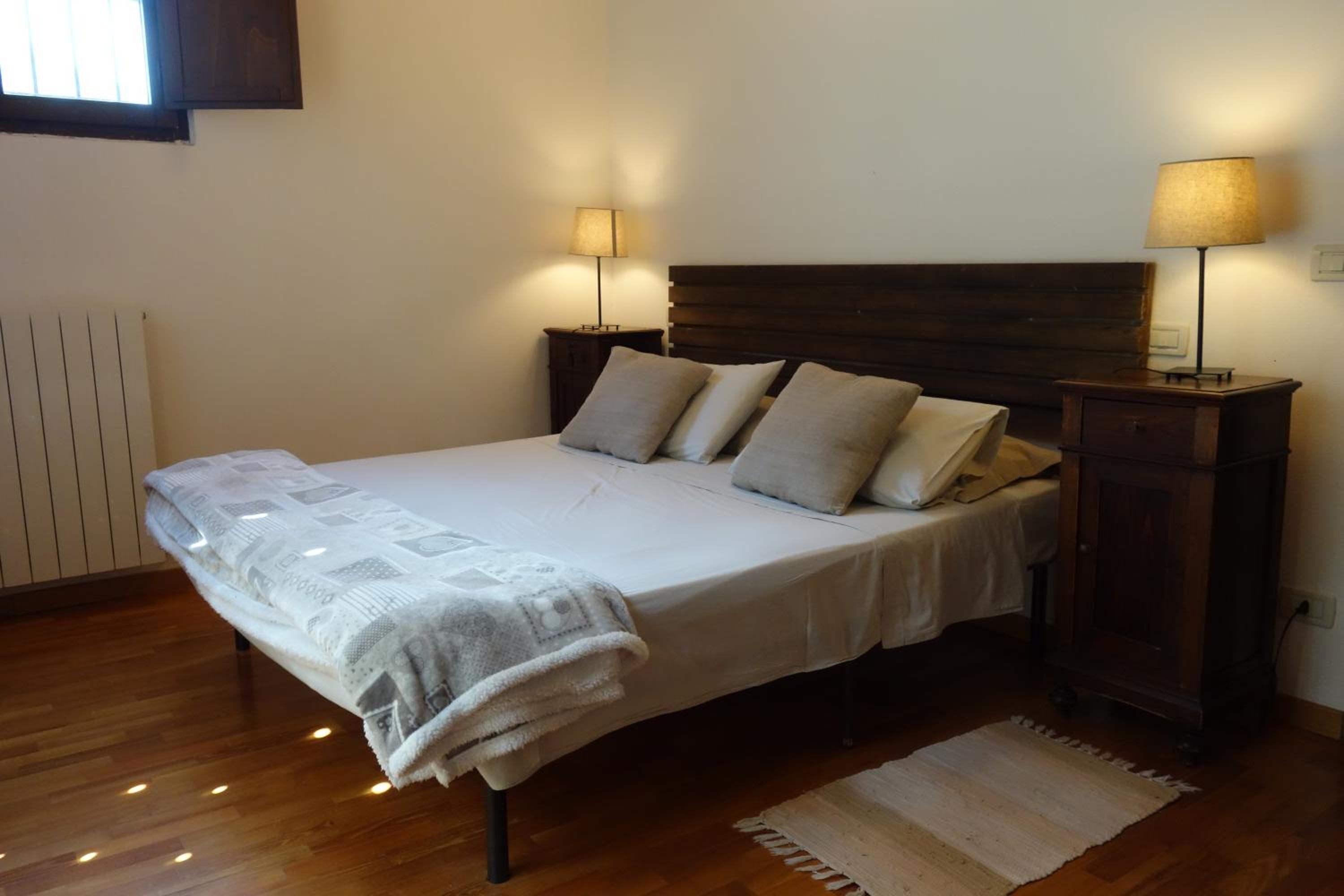 Two-Bedroom Apartment - Photo 2