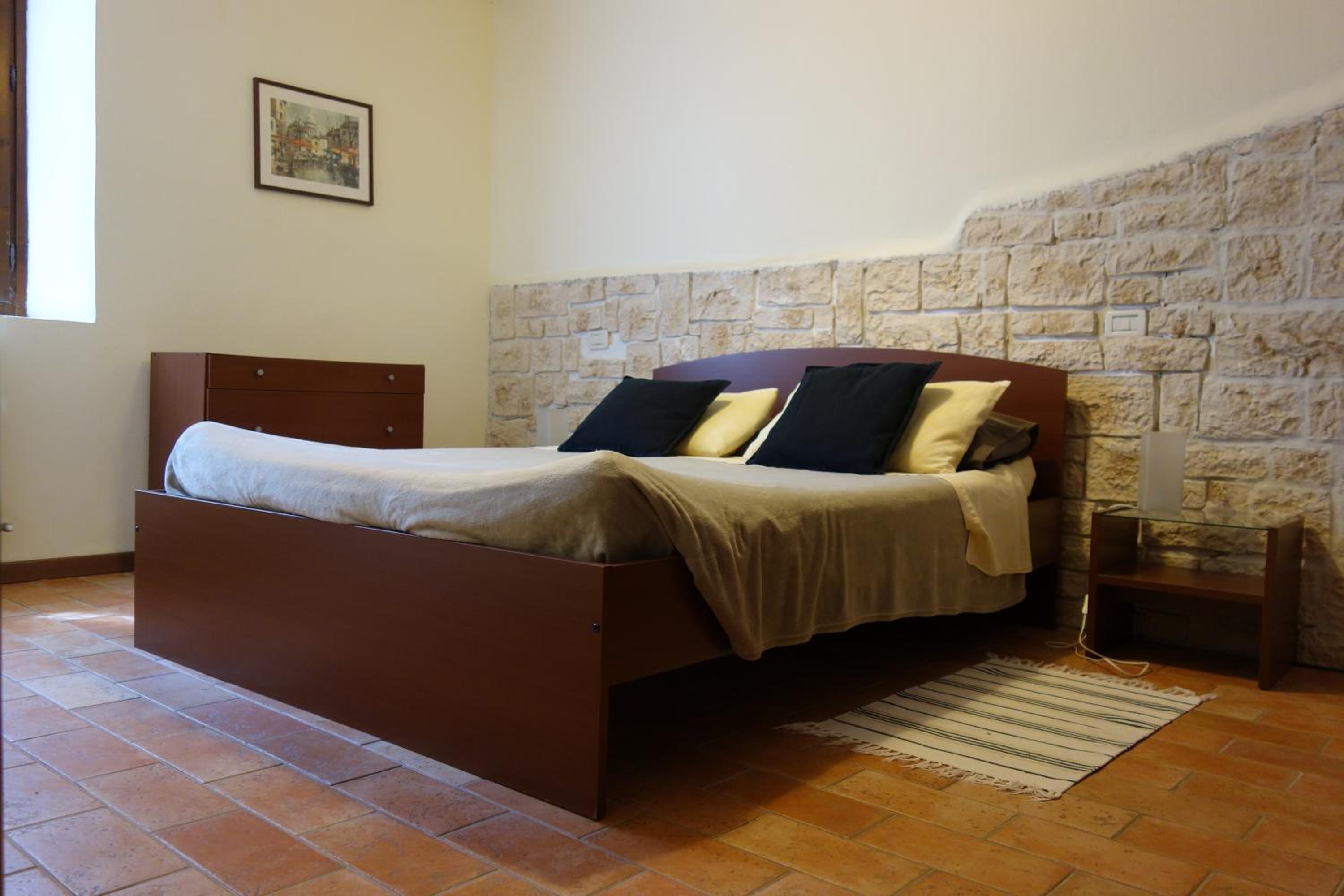 One-Bedroom Apartment - Photo 1