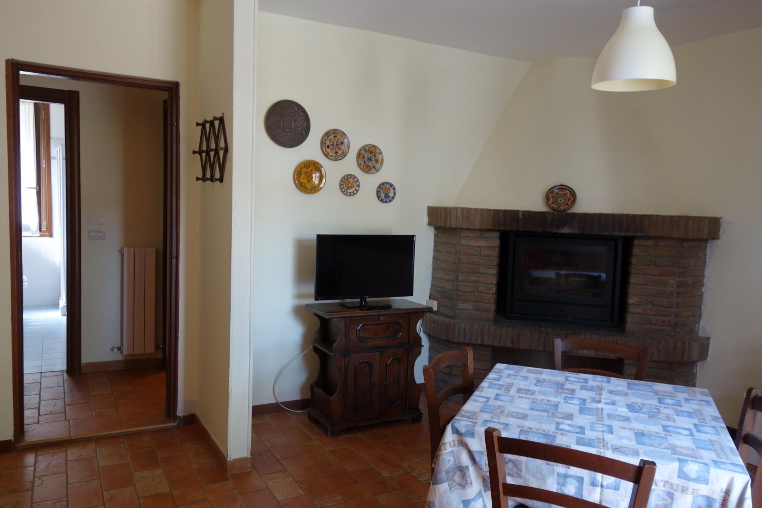 One-Bedroom Apartment - Photo 2