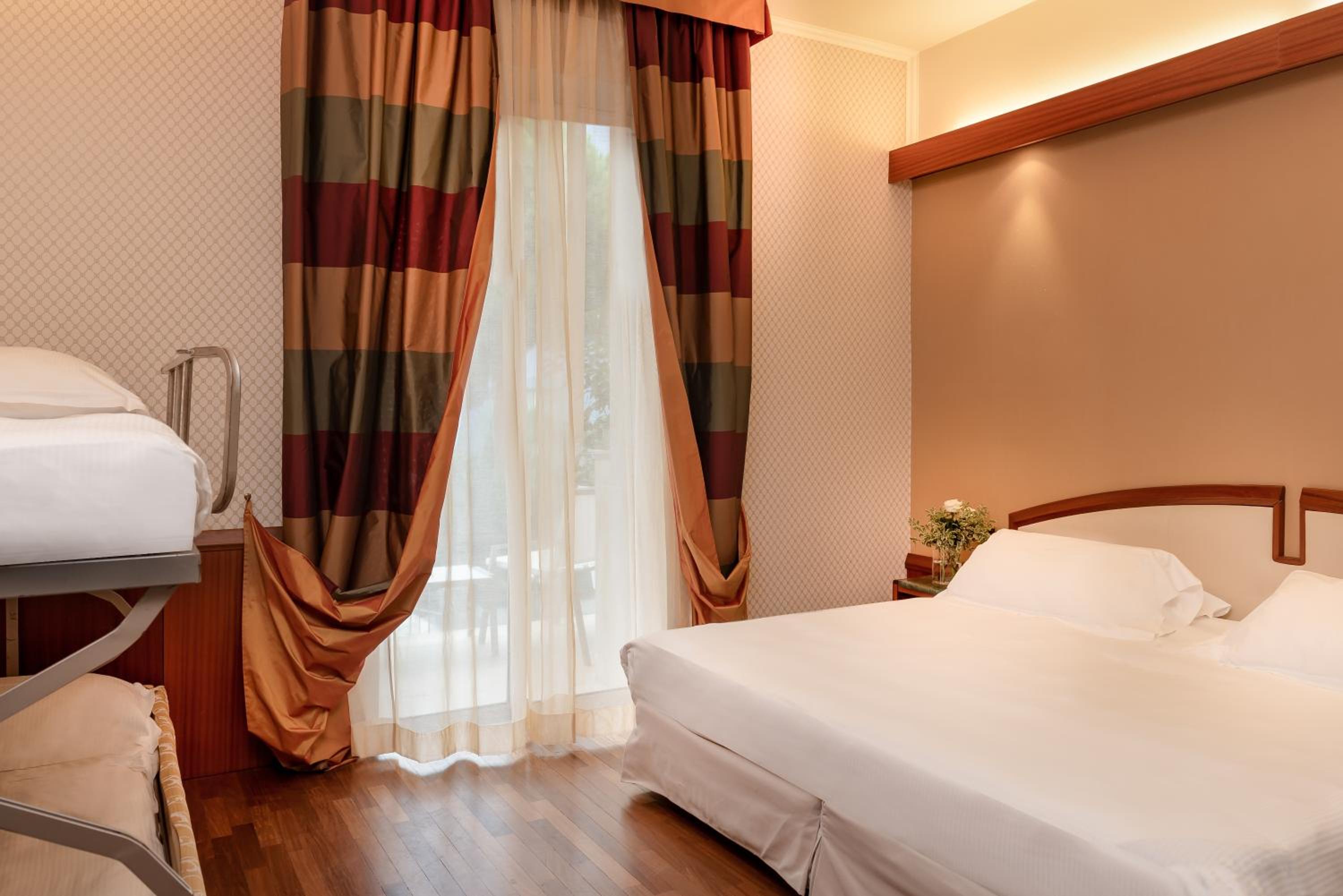 Triple Room with City View - Photo 6