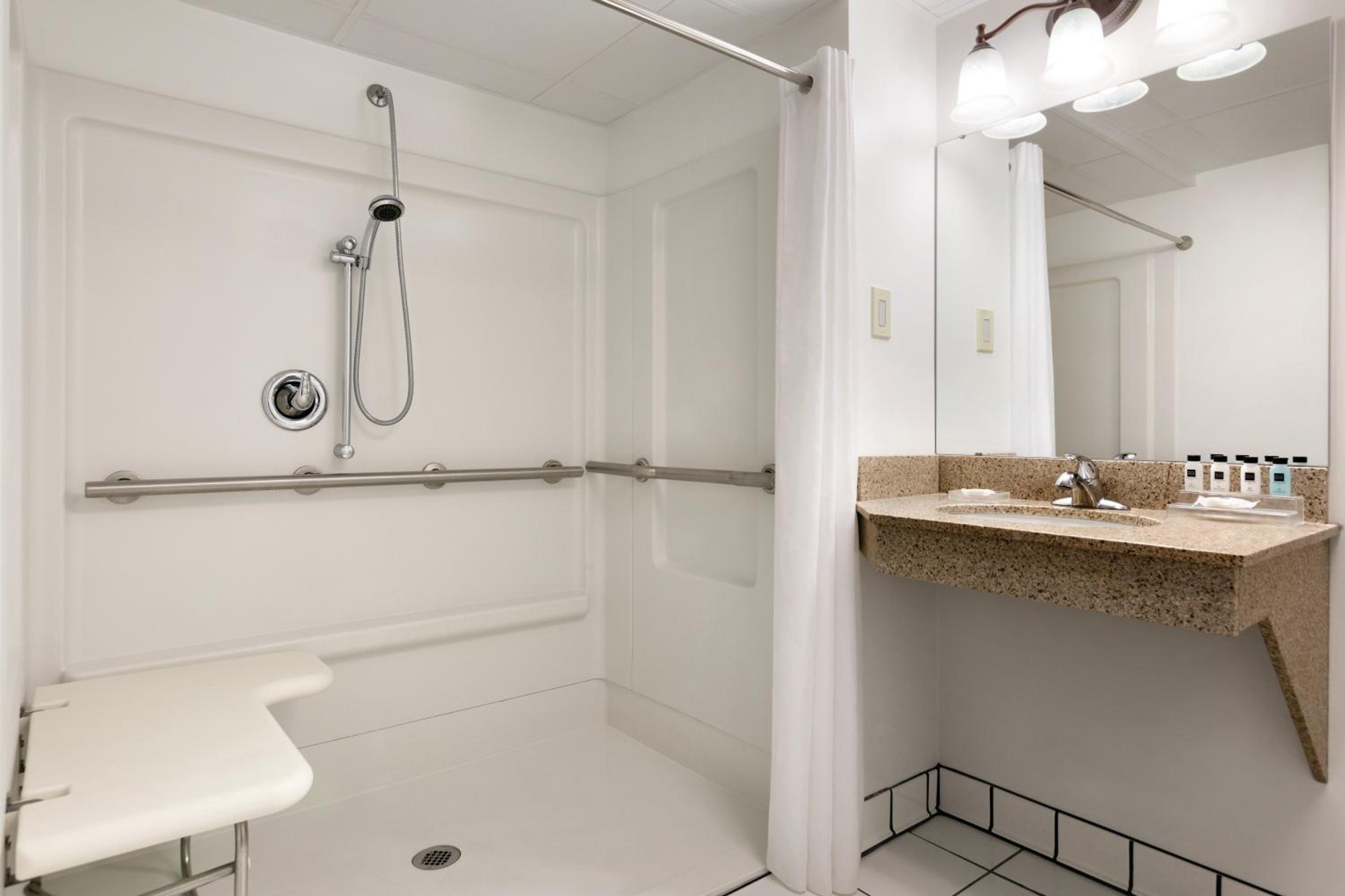 Queen Room - Disability Access/Non-Smoking - Photo 2