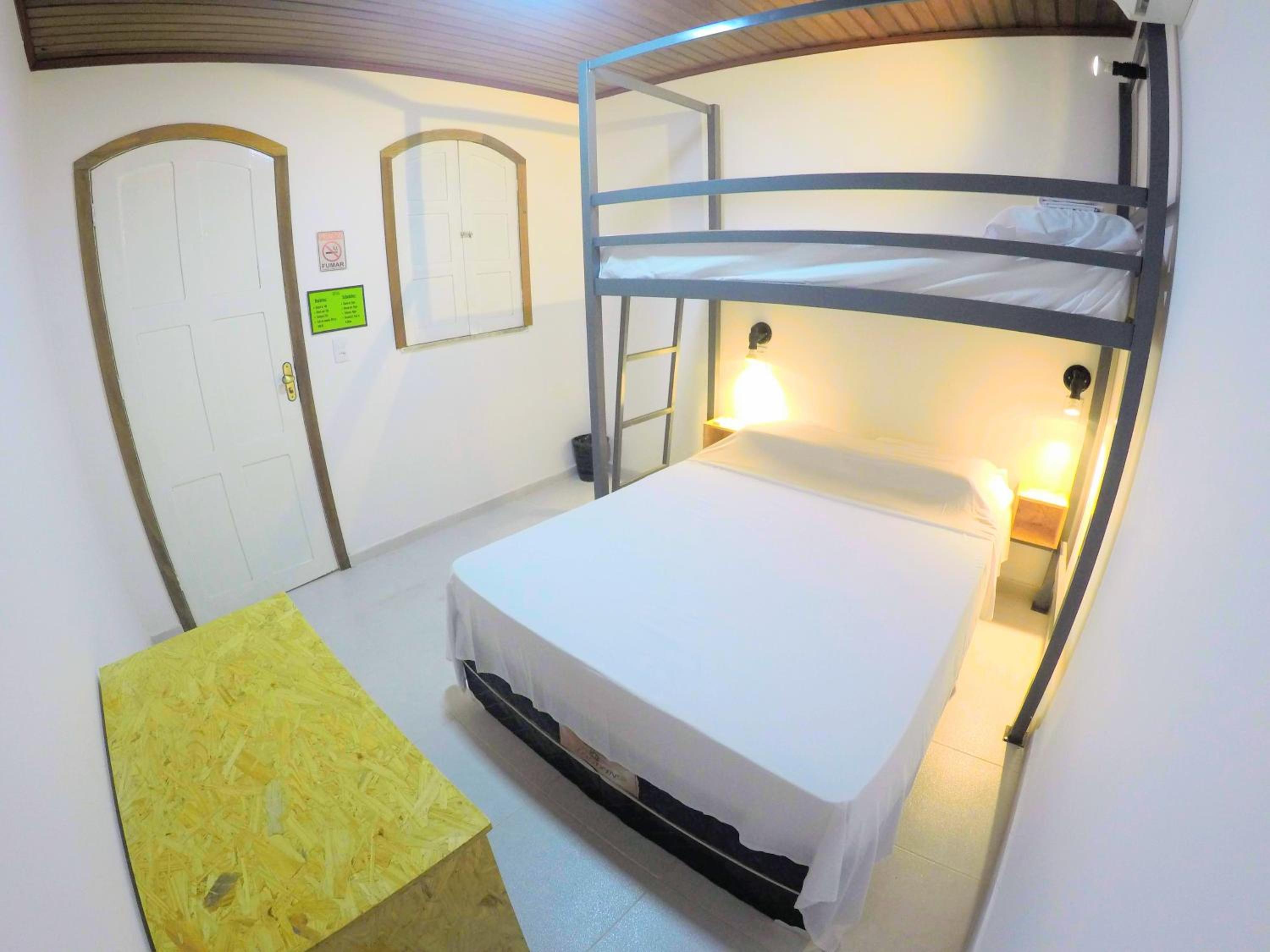 Basic Triple Room with Shared Bathroom photo 1