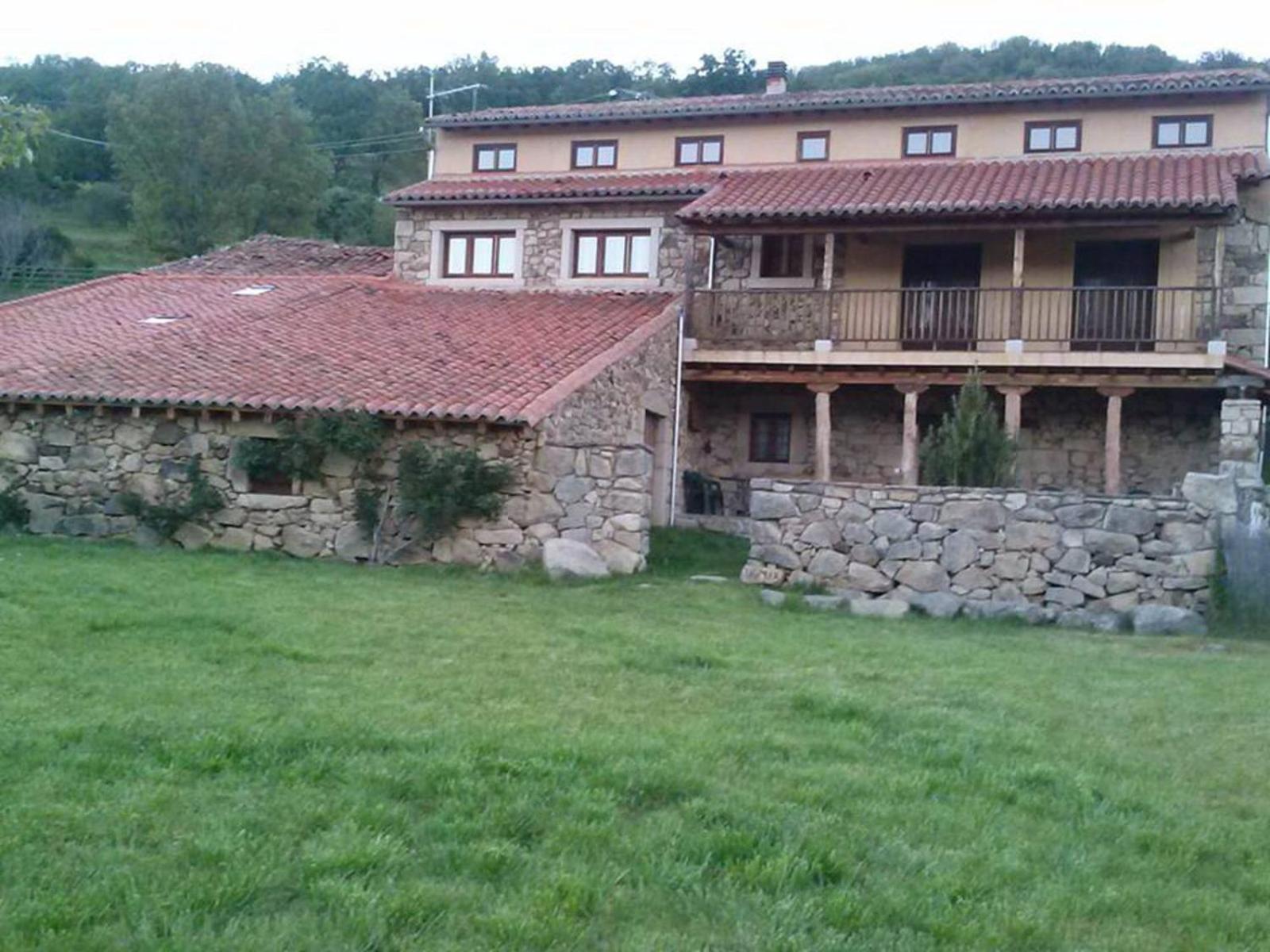 Seven-Bedroom House photo 2