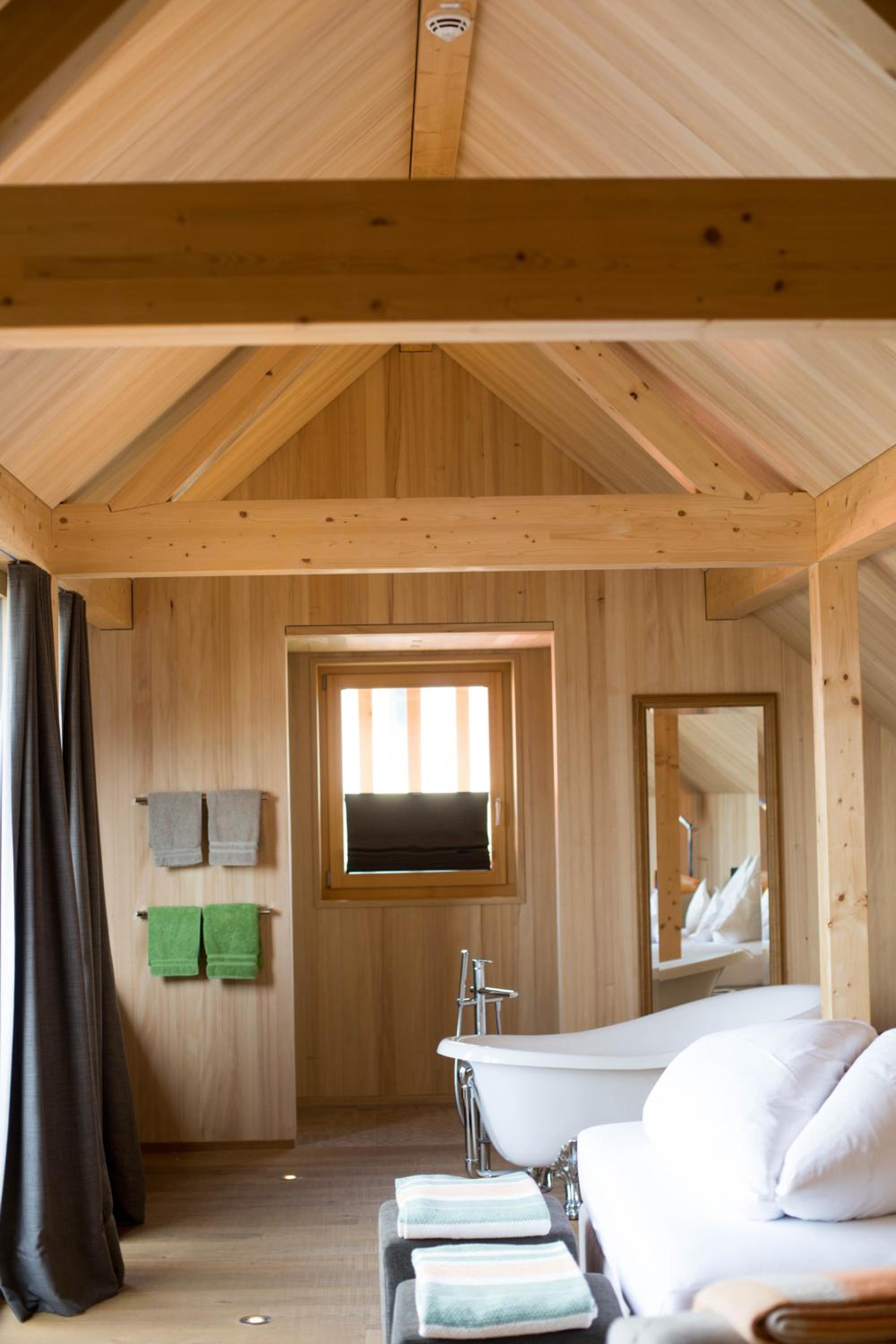 Suite with Balcony and Garden View - Photo 7