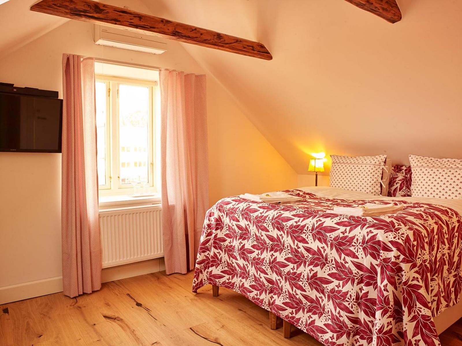 Deluxe Double Room - Attic photo 1