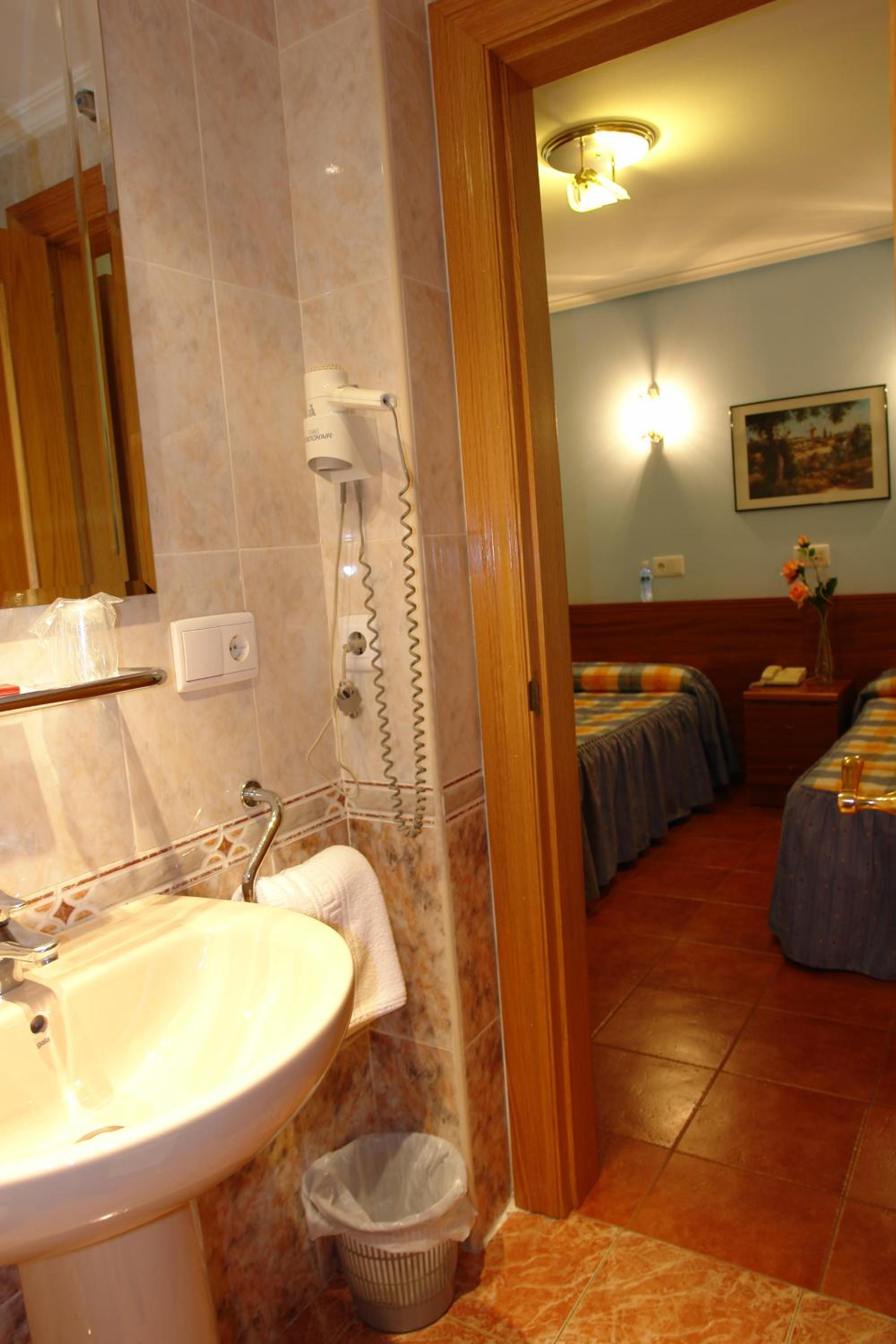 Double Room - Photo 37