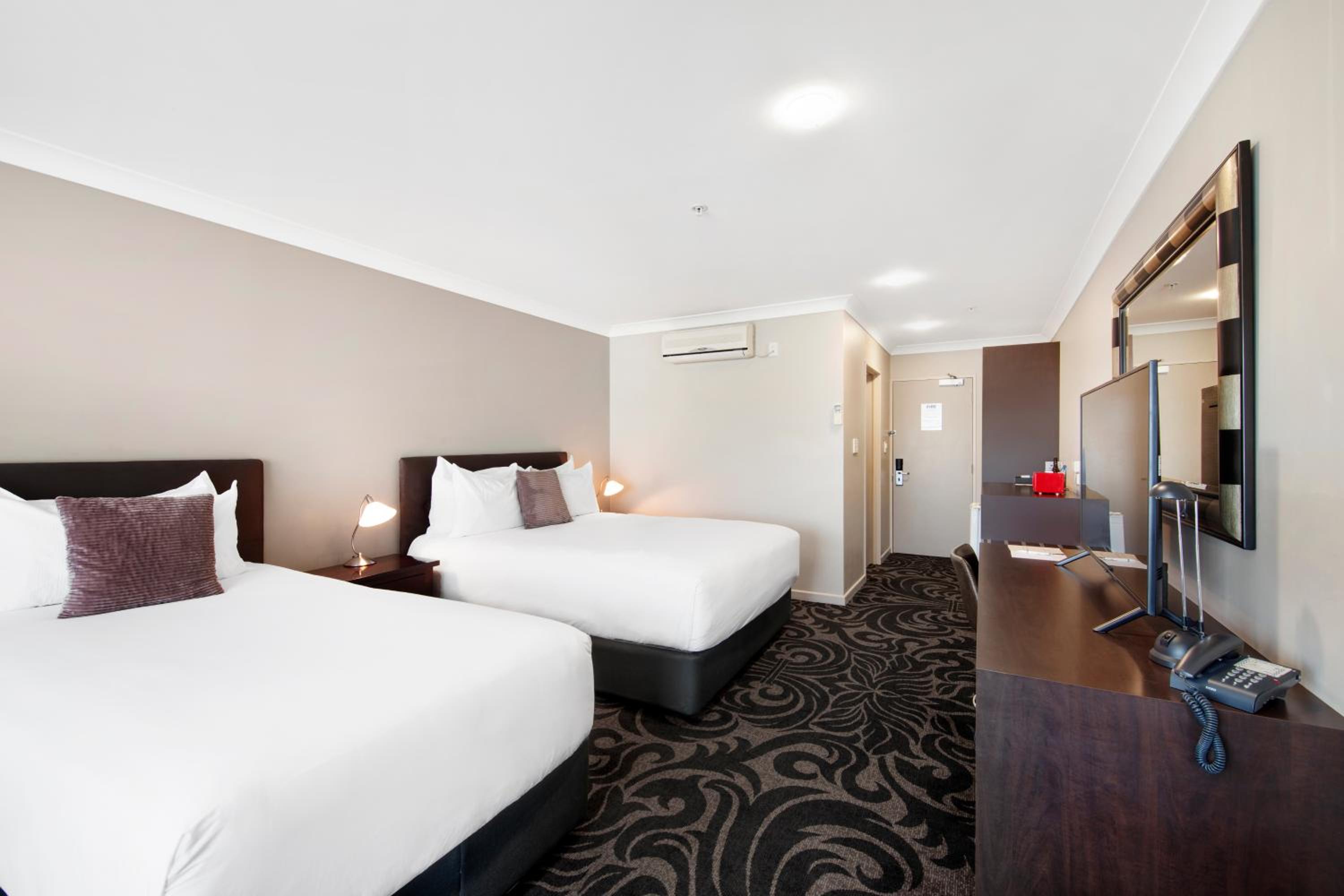 Superior 1 King 1 Single