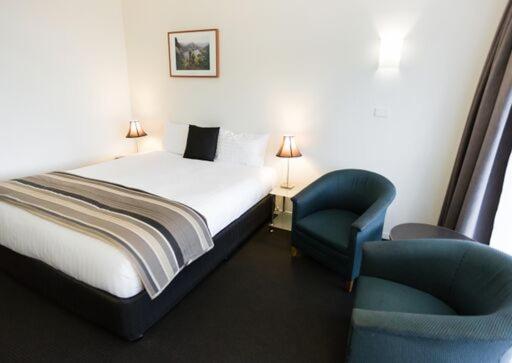 King Room with River View thumbnail 6