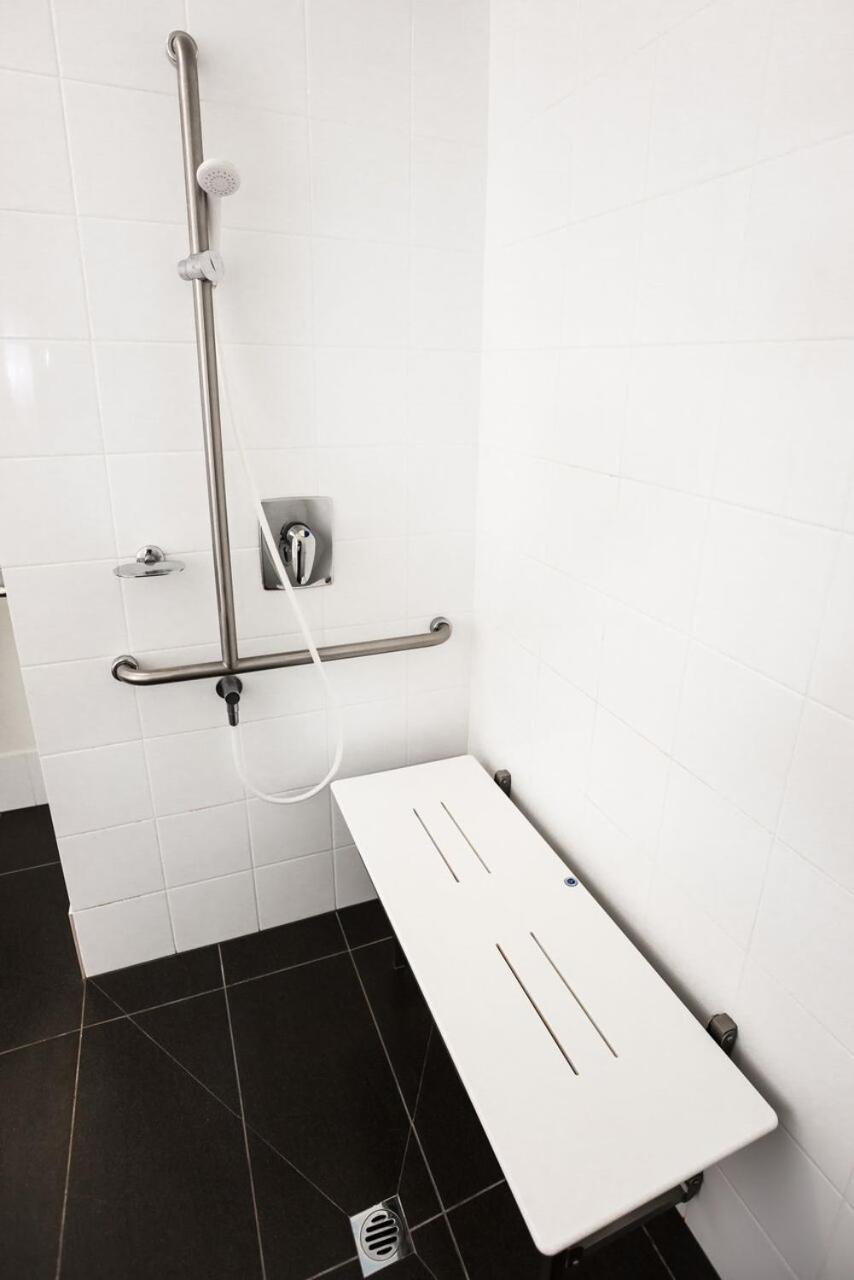 Twin Room - Disability Access thumbnail 6