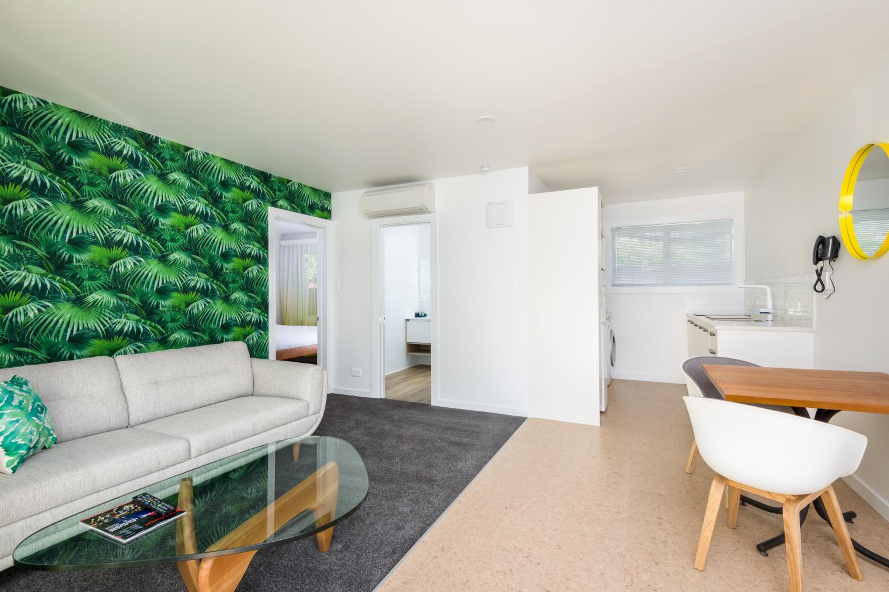 One-Bedroom Suite - Photo 4