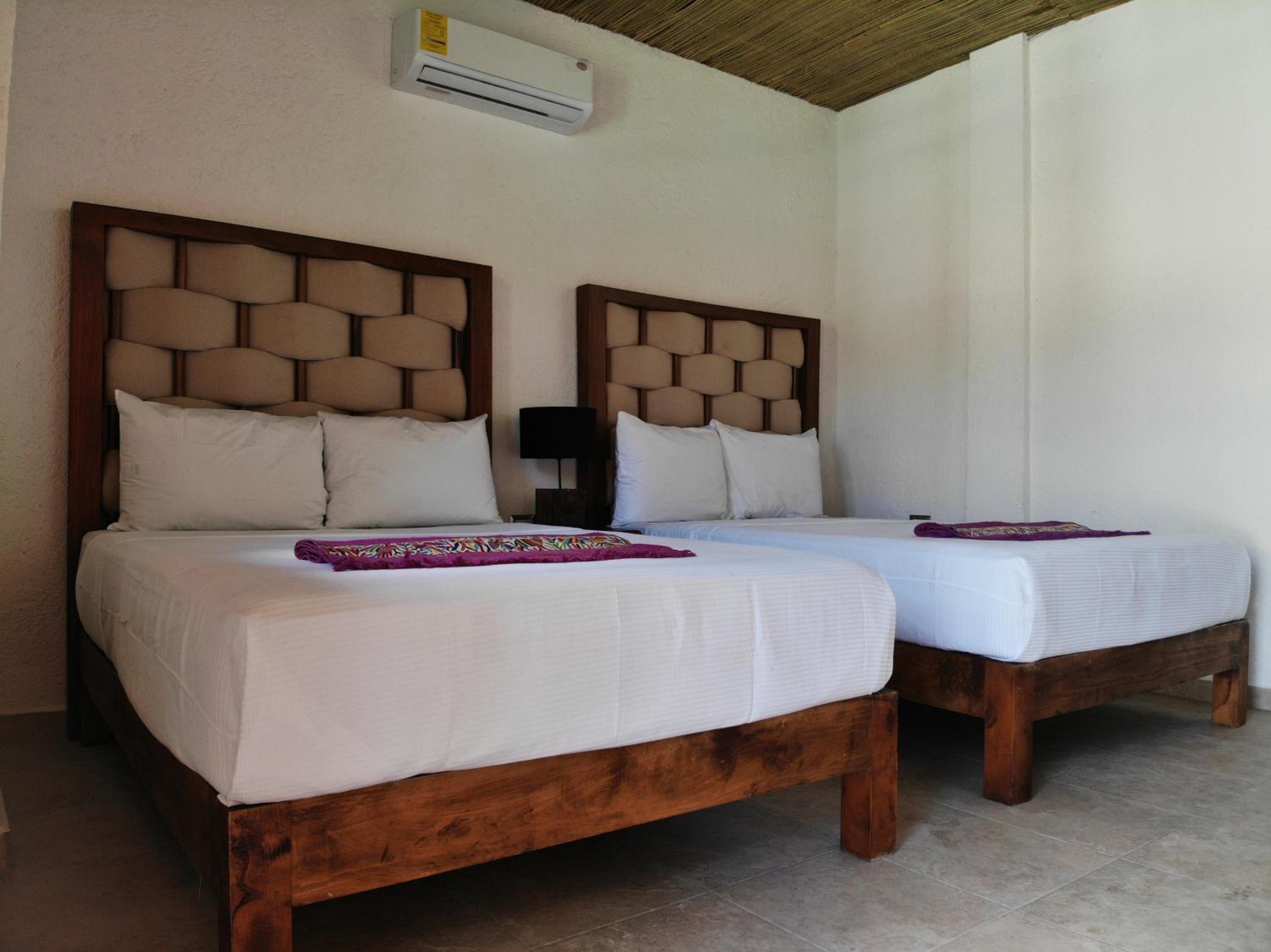 Double Room with Two Double Beds - Photo 3