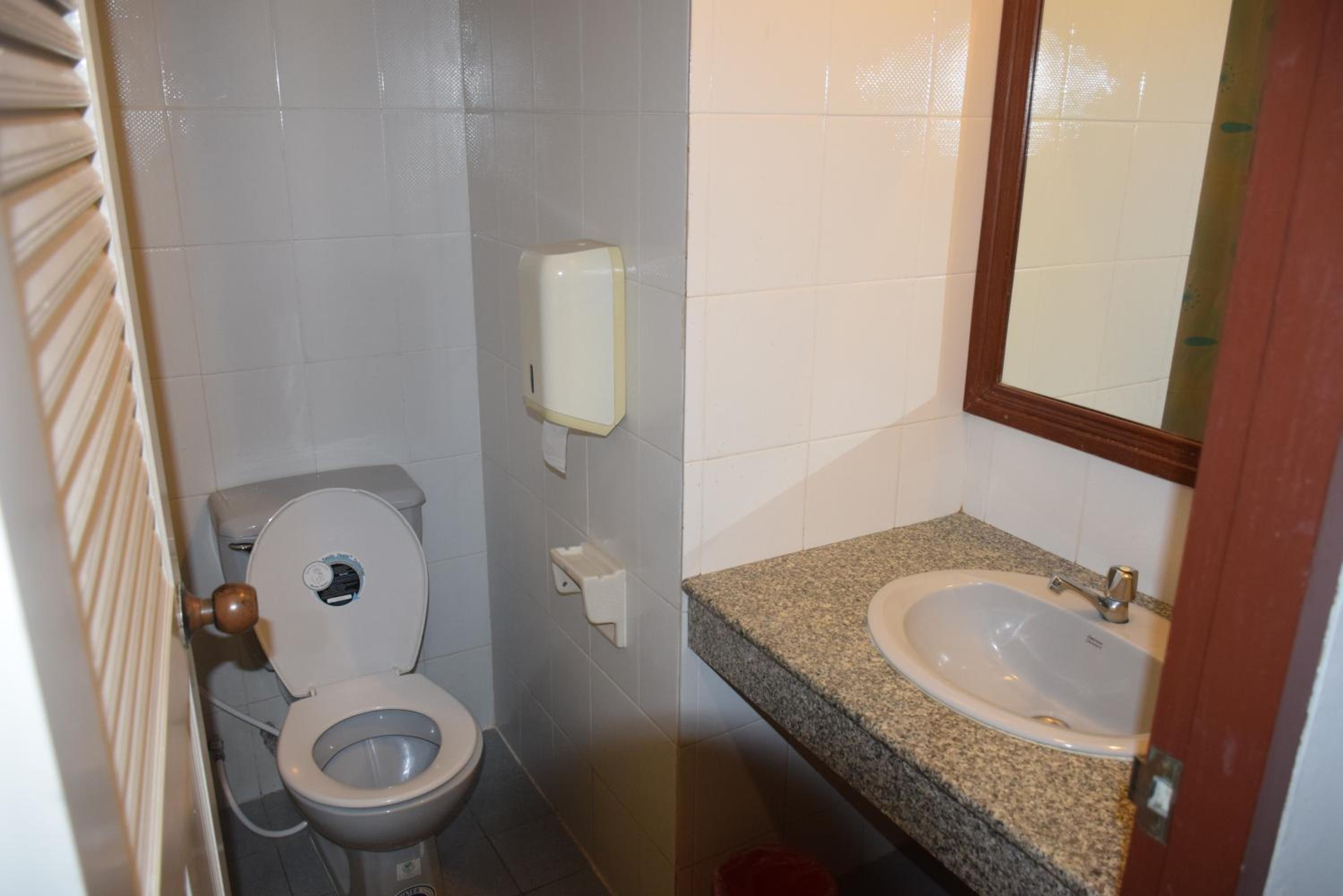 Standard Double Room Without Balcony - Photo 7