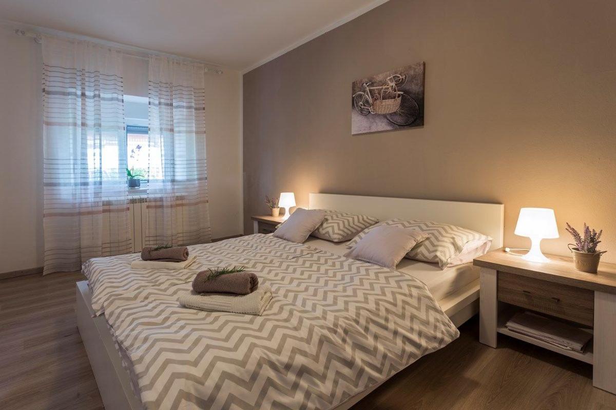 Six-Bedroom Villa  photo 3