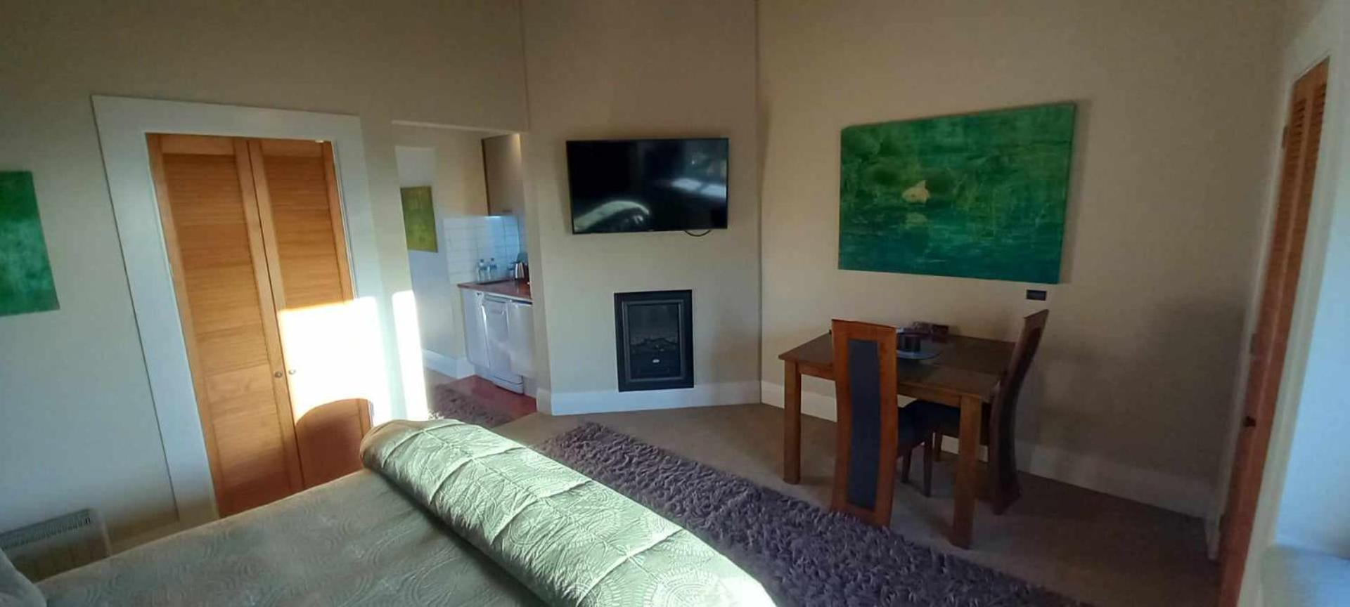 Deluxe King Room photo 1